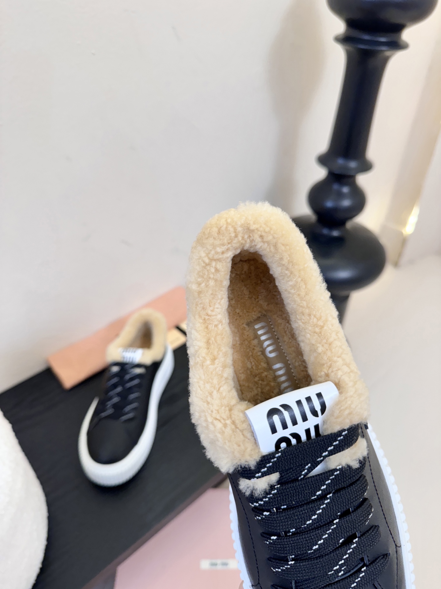 miumiu25秋冬新款进口深口羊毛单鞋简约造型，超轻原版开模鞋底，脚感妥妥满分好穿好搭，鞋面：进口高丝