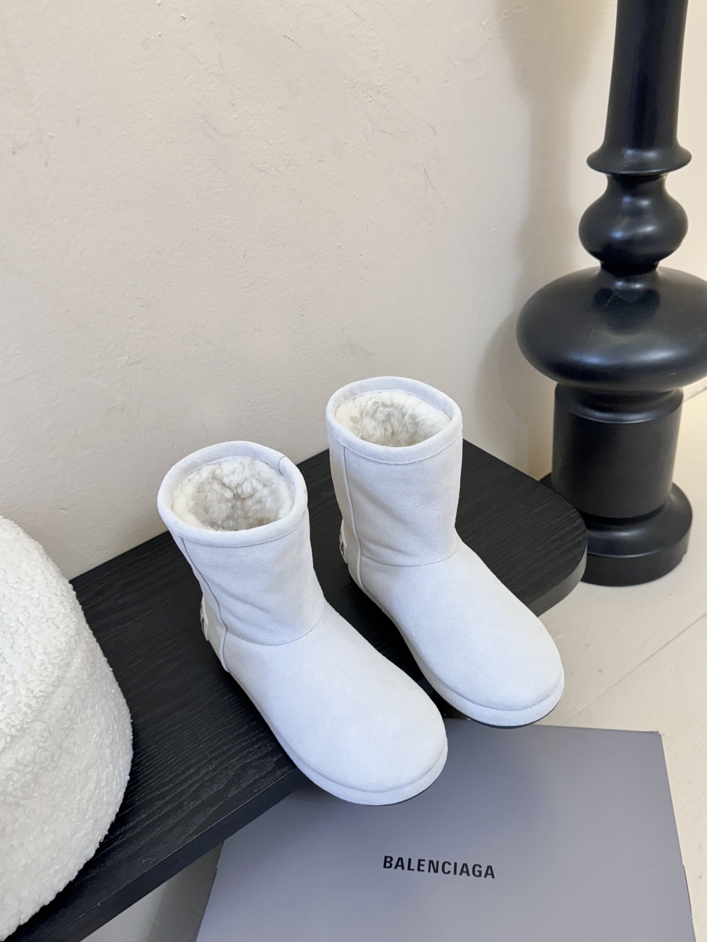 Balenciaga巴黎世家25FW雪地靴棉鞋Venom认准高版本 这款靴子在设计上独具匠心 以绑带与皮