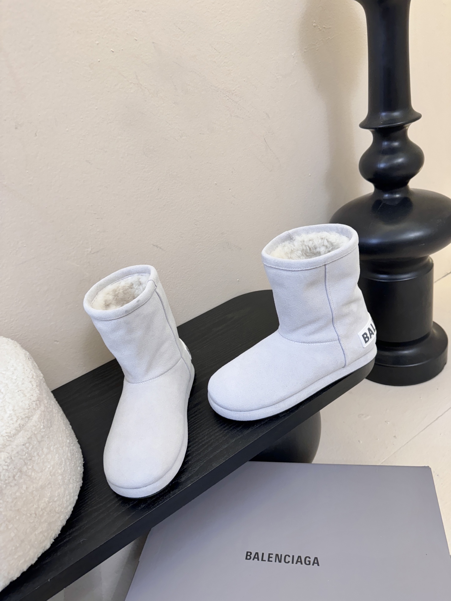 Balenciaga巴黎世家25FW雪地靴棉鞋Venom认准高版本 这款靴子在设计上独具匠心 以绑带与皮