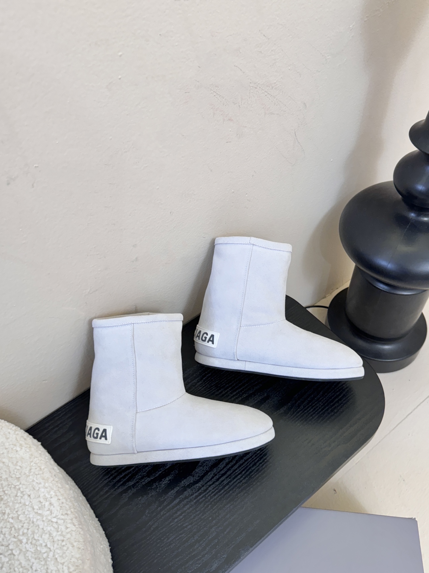 Balenciaga巴黎世家25FW雪地靴棉鞋Venom认准高版本 这款靴子在设计上独具匠心 以绑带与皮