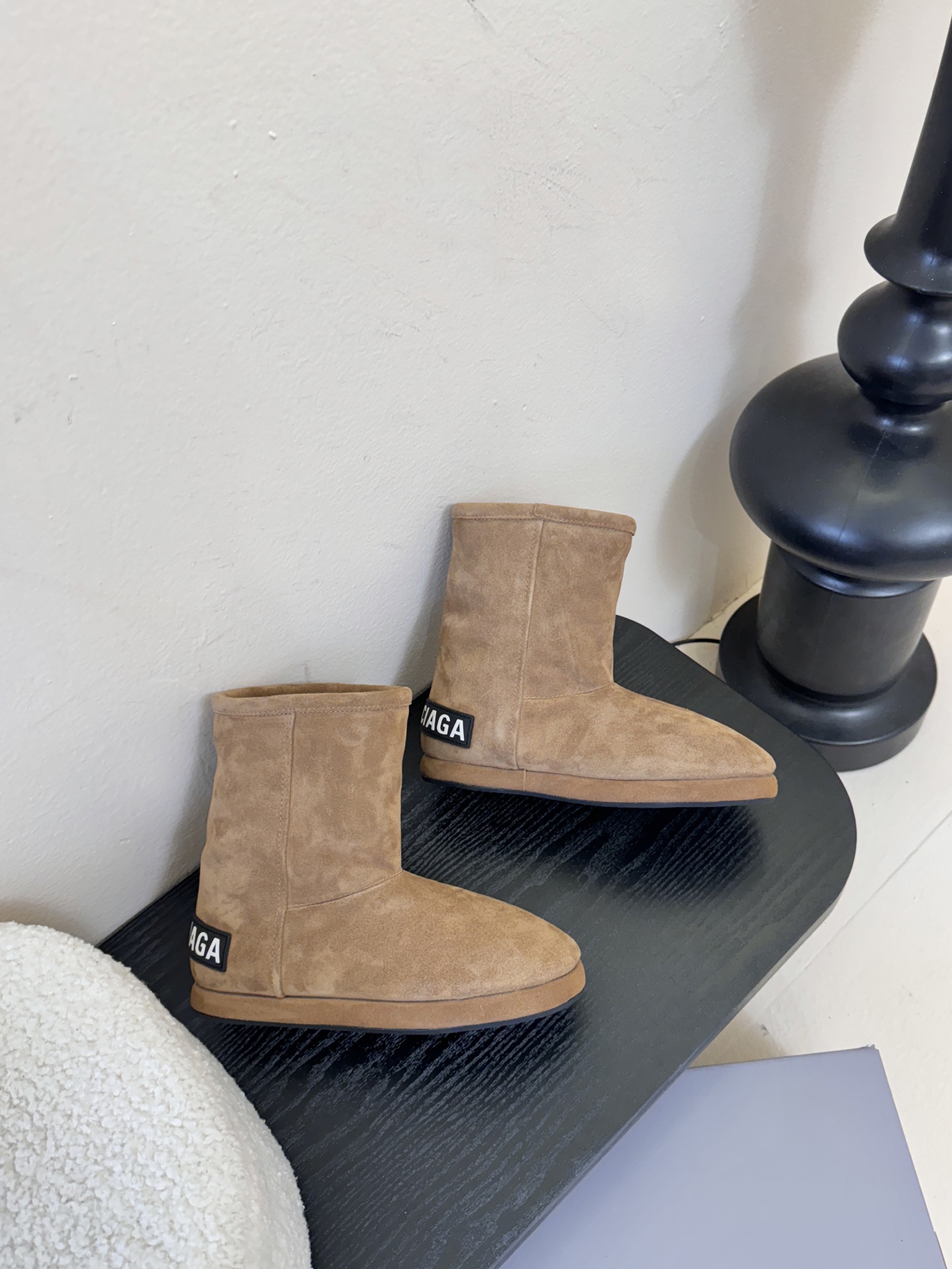 Balenciaga巴黎世家25FW雪地靴棉鞋Venom认准高版本 这款靴子在设计上独具匠心 以绑带与皮