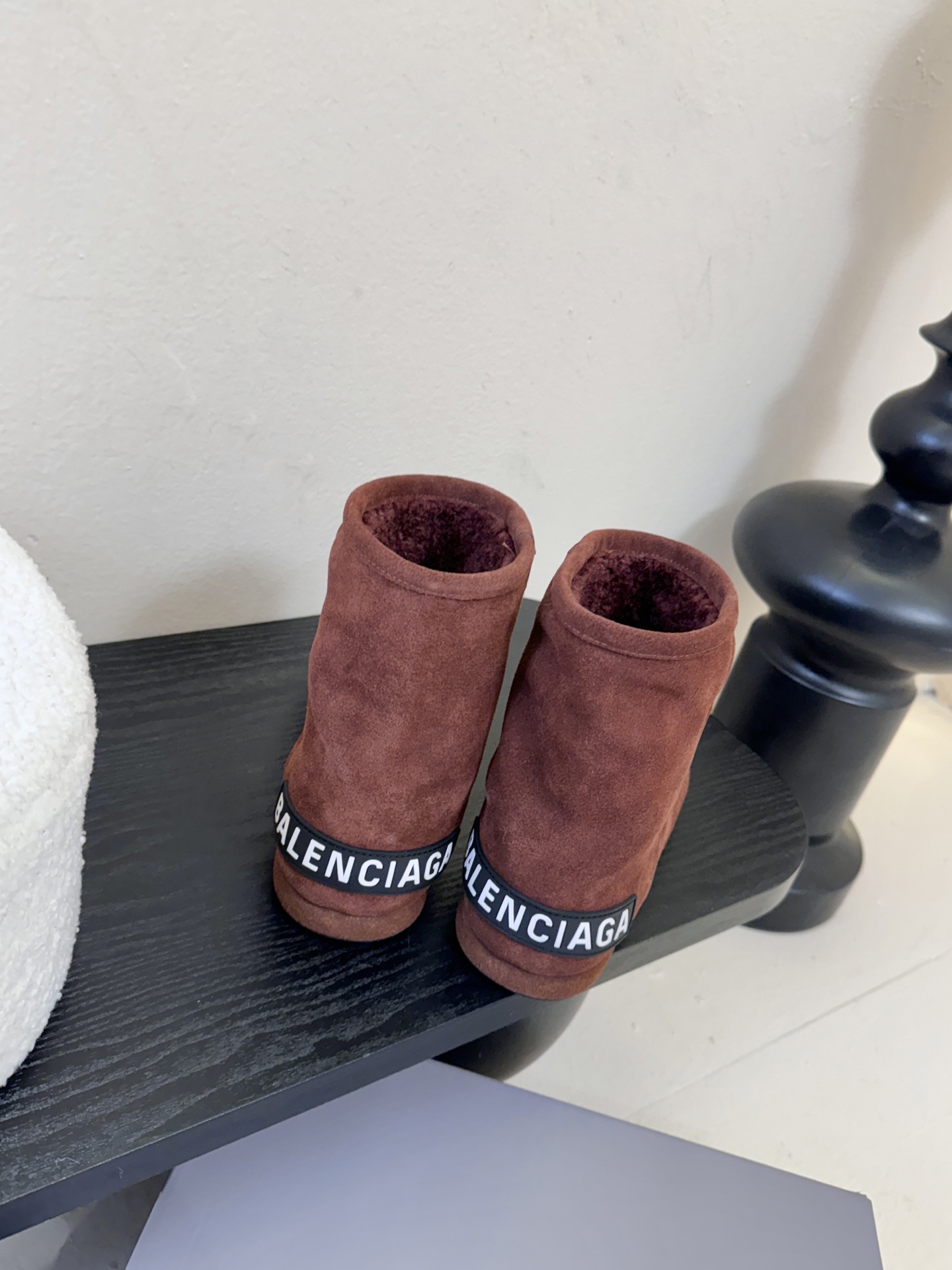 Balenciaga巴黎世家25FW雪地靴棉鞋Venom认准高版本 这款靴子在设计上独具匠心 以绑带与皮