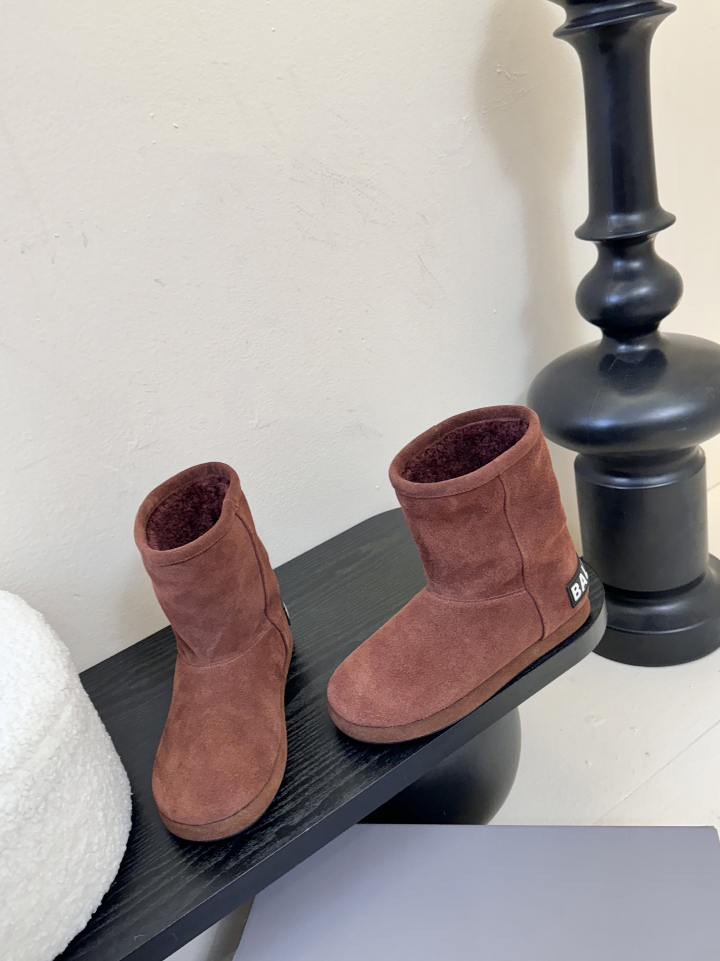 Balenciaga巴黎世家25FW雪地靴棉鞋Venom认准高版本 这款靴子在设计上独具匠心 以绑带与皮