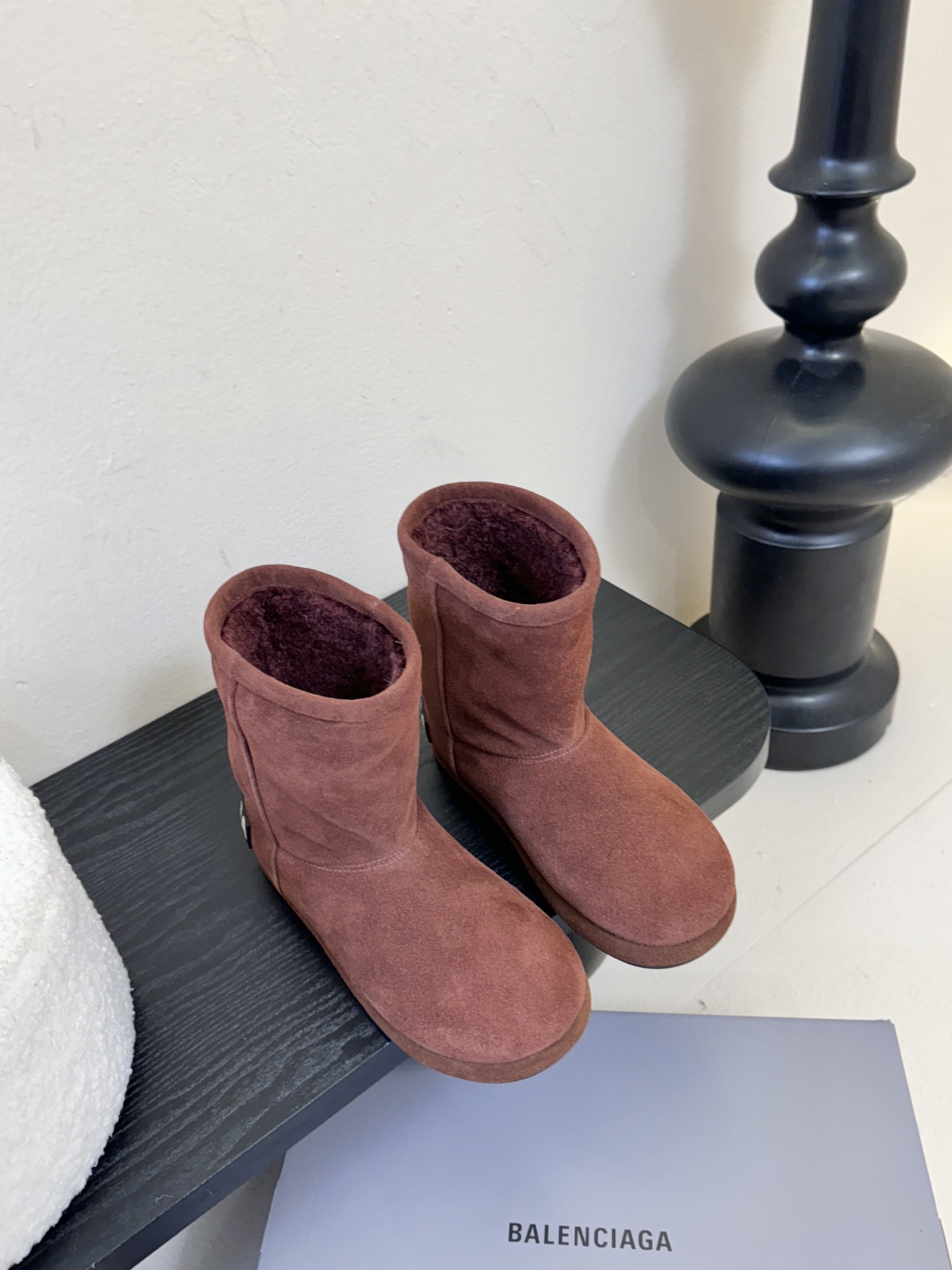 Balenciaga巴黎世家25FW雪地靴棉鞋Venom认准高版本 这款靴子在设计上独具匠心 以绑带与皮