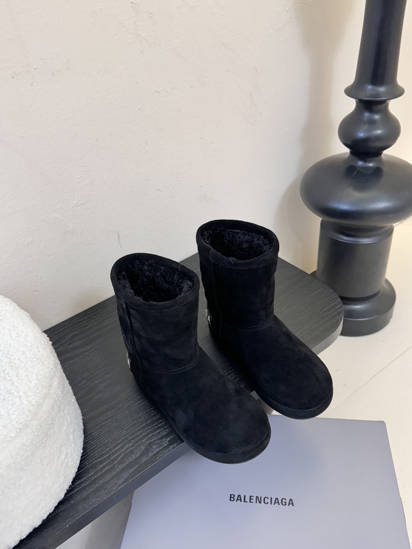 Balenciaga巴黎世家25FW雪地靴棉鞋Venom认准高版本 这款靴子在设计上独具匠心 以绑带与皮