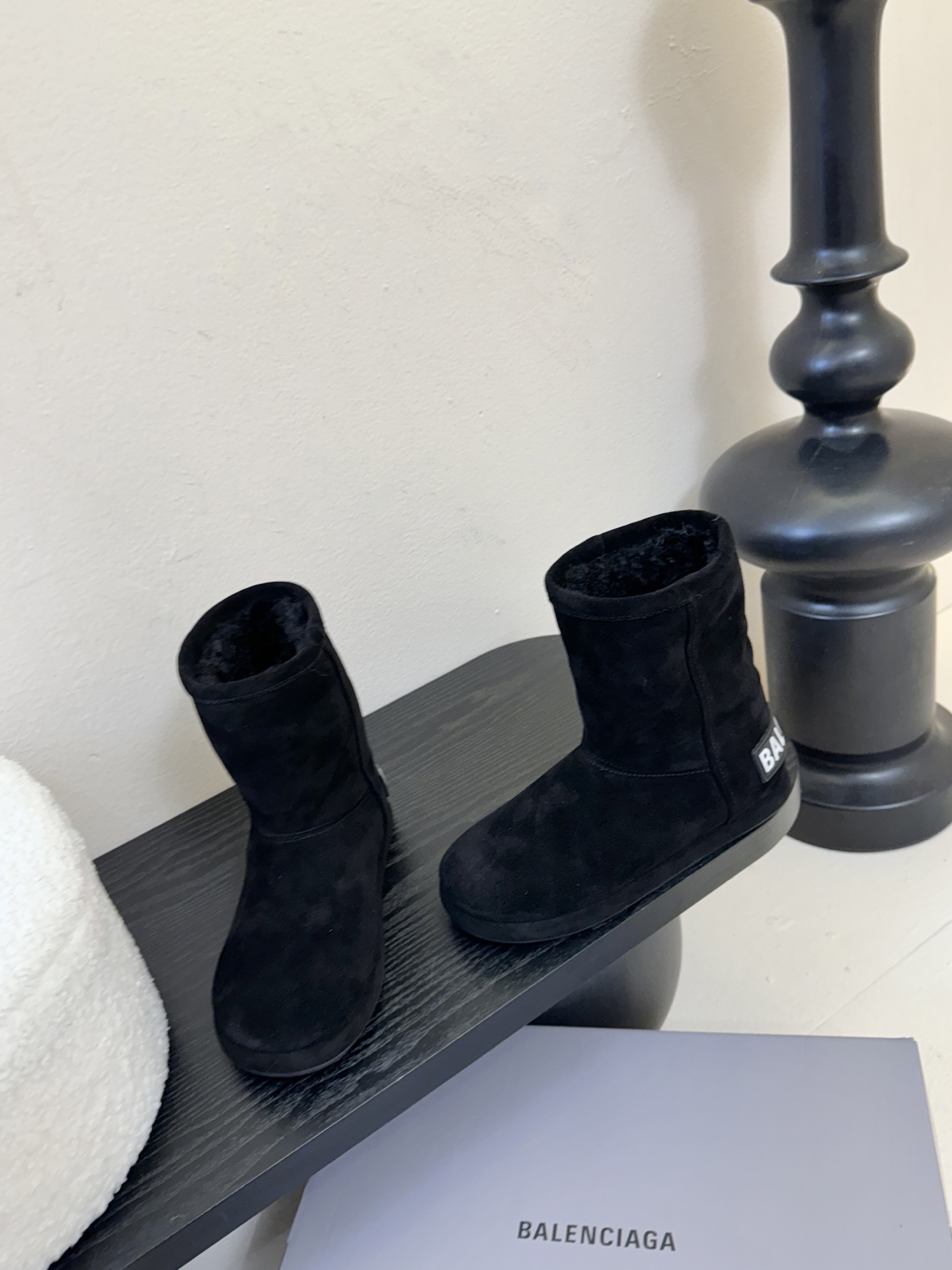 Balenciaga巴黎世家25FW雪地靴棉鞋Venom认准高版本 这款靴子在设计上独具匠心 以绑带与皮