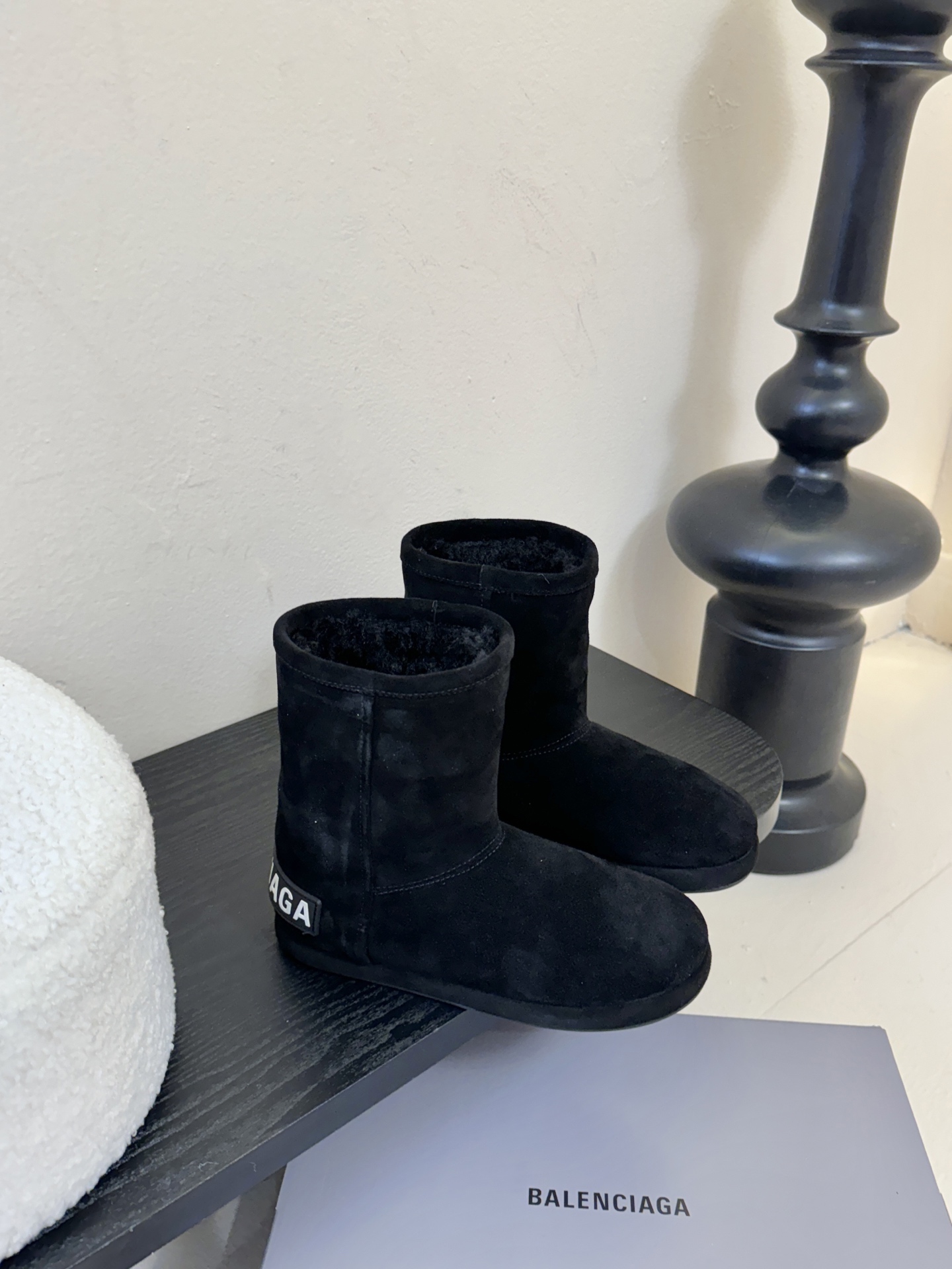 Balenciaga巴黎世家25FW雪地靴棉鞋Venom认准高版本 这款靴子在设计上独具匠心 以绑带与皮