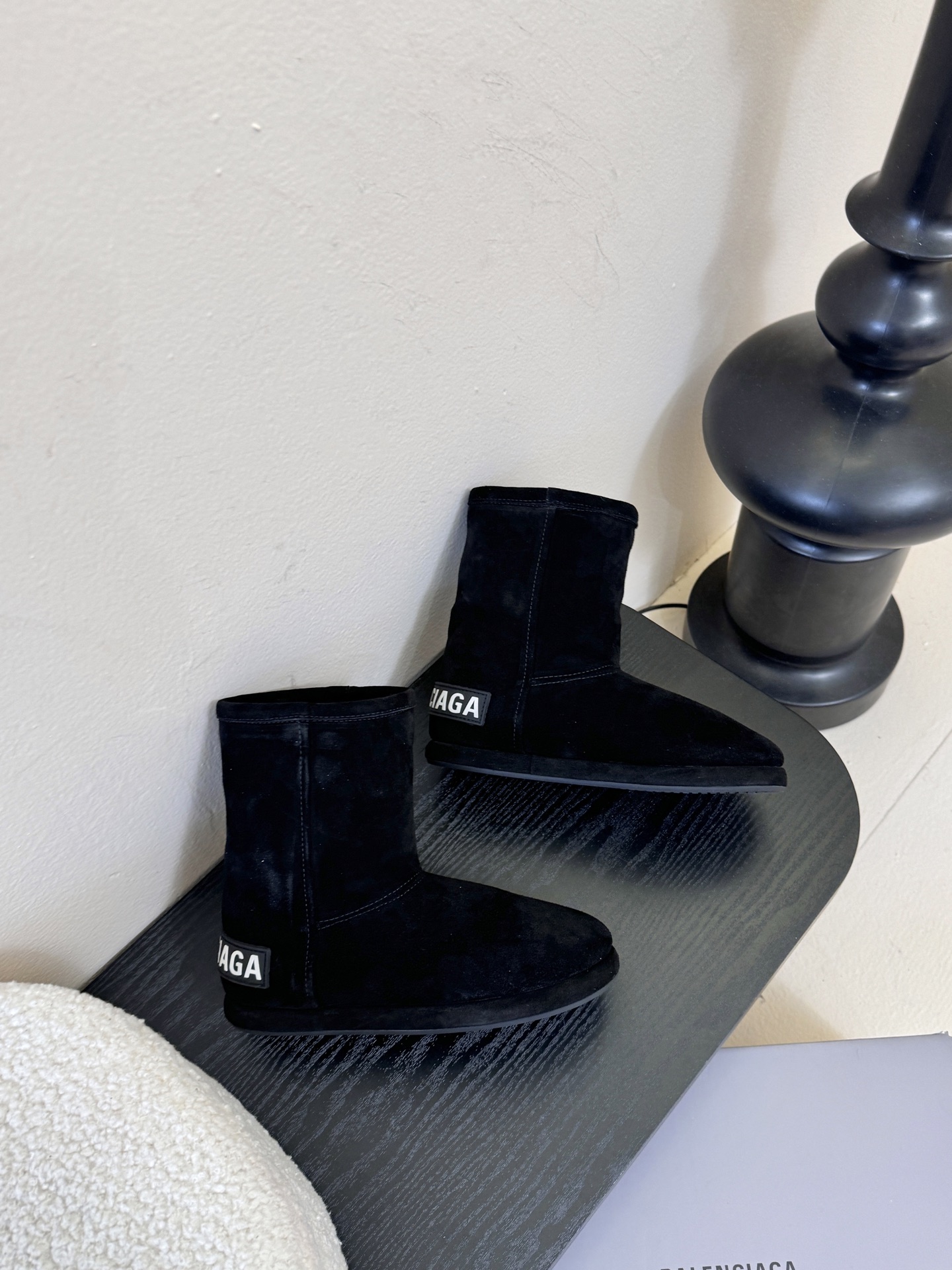 Balenciaga巴黎世家25FW雪地靴棉鞋Venom认准高版本 这款靴子在设计上独具匠心 以绑带与皮