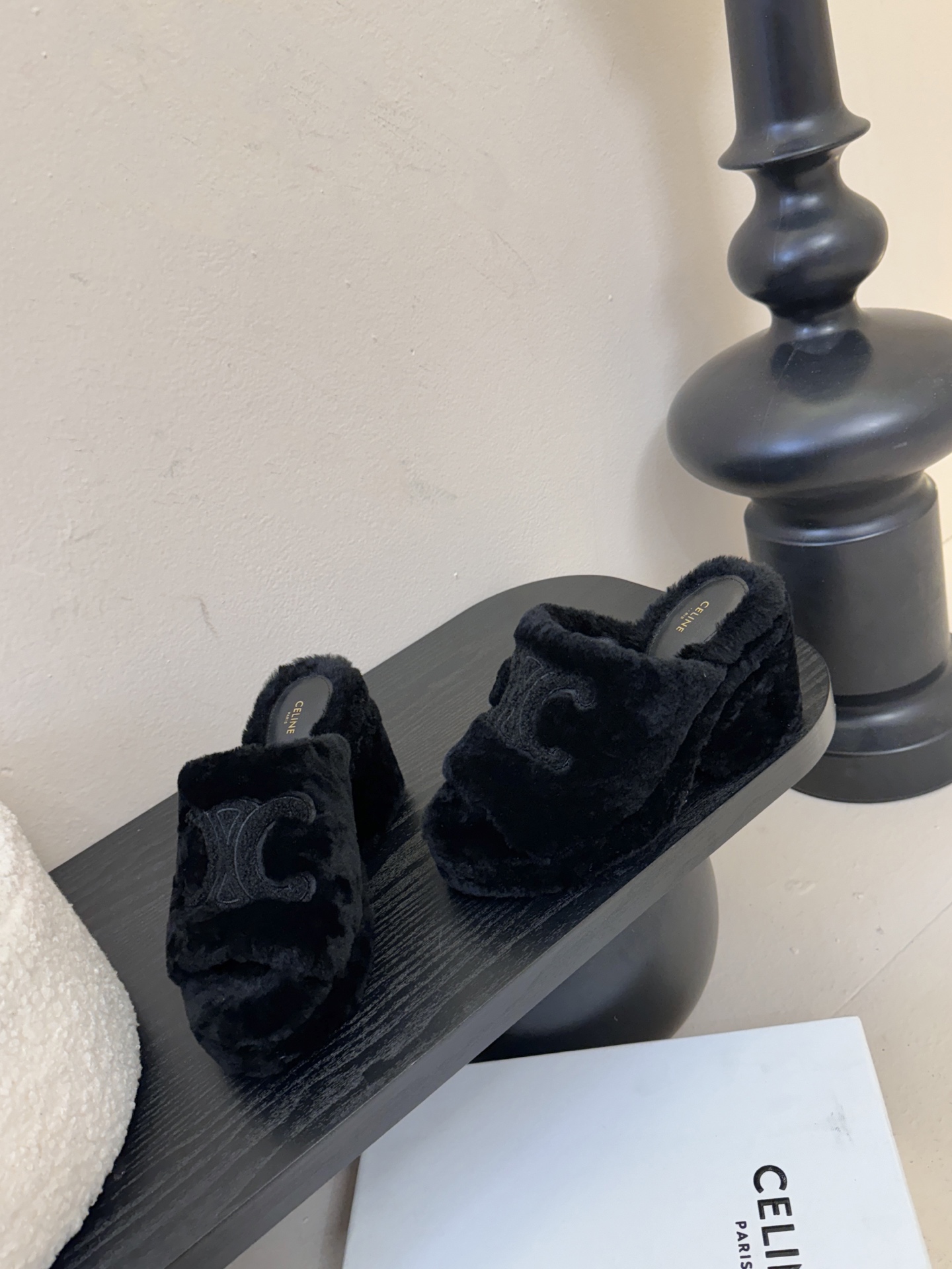 Celine/塞琳25WF大凯旋门防水台高跟毛拖踏入C家毛拖的世界 邂逅一场舒适与奢华的邂逅。标志性的大