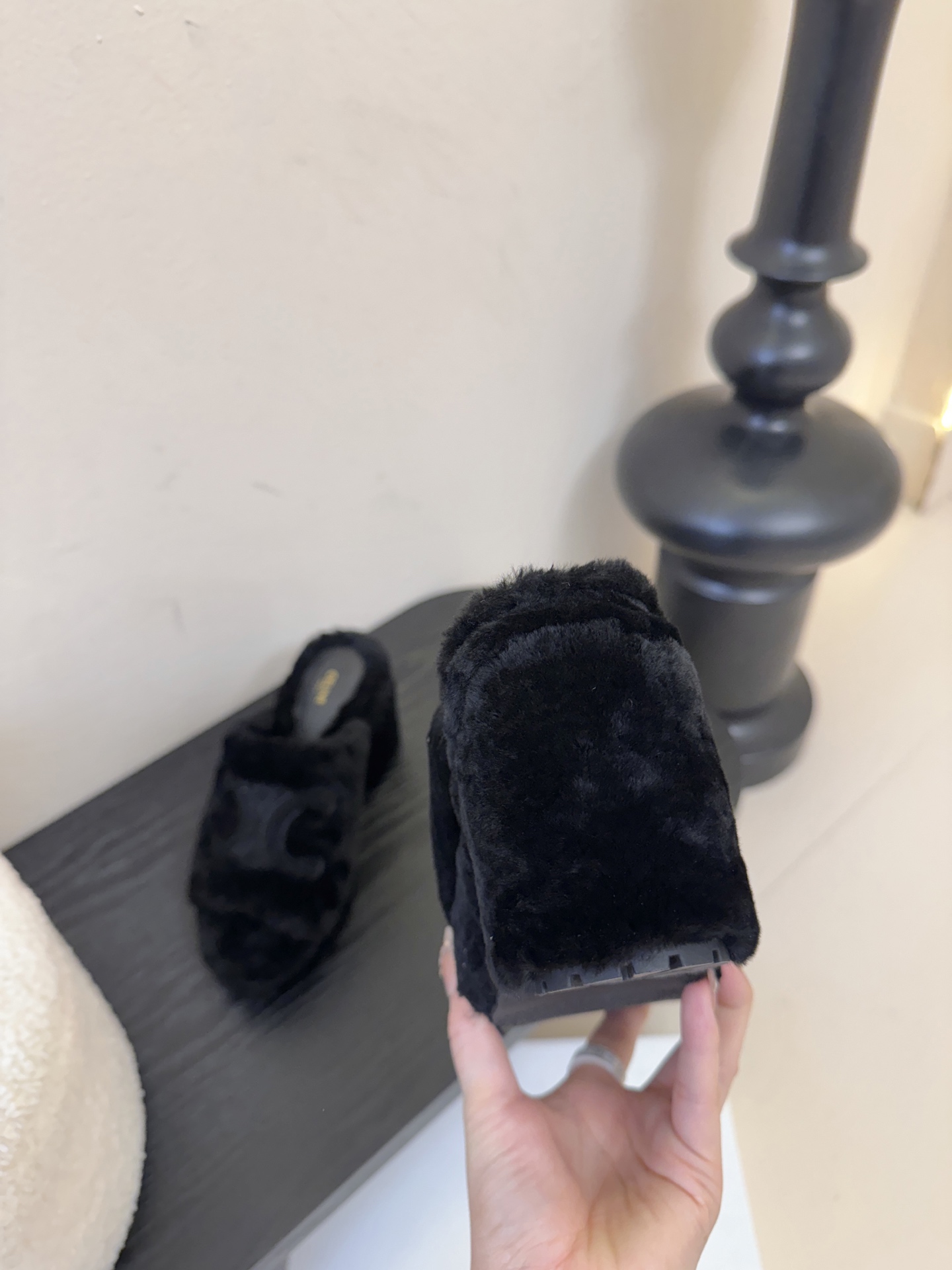 Celine/塞琳25WF大凯旋门防水台高跟毛拖踏入C家毛拖的世界 邂逅一场舒适与奢华的邂逅。标志性的大