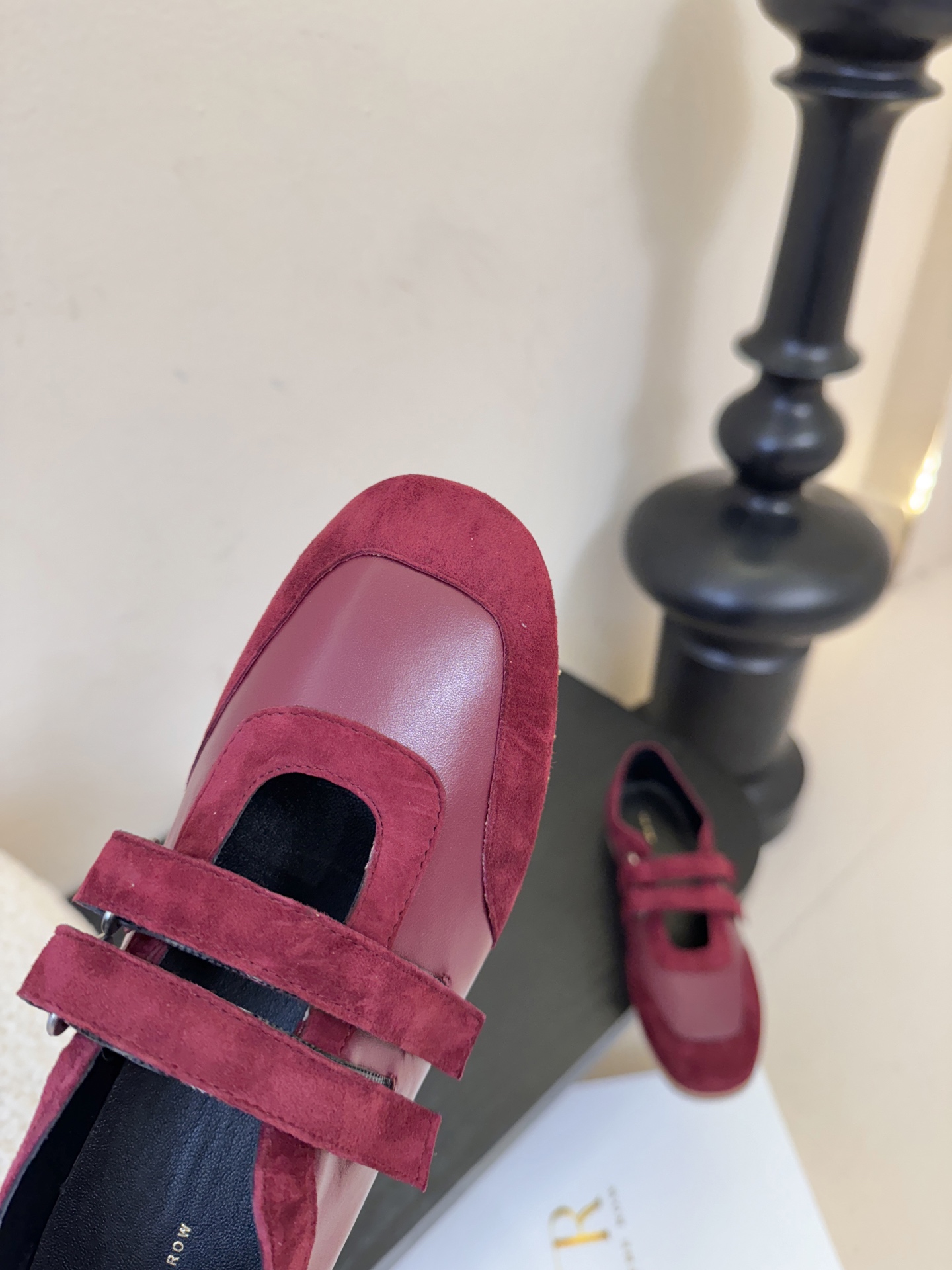 THE ROW26春夏新款魔术贴玛丽珍休闲鞋❗️时尚俏皮百搭款，简简单单版型 ，平底加简约的配色 高级耐