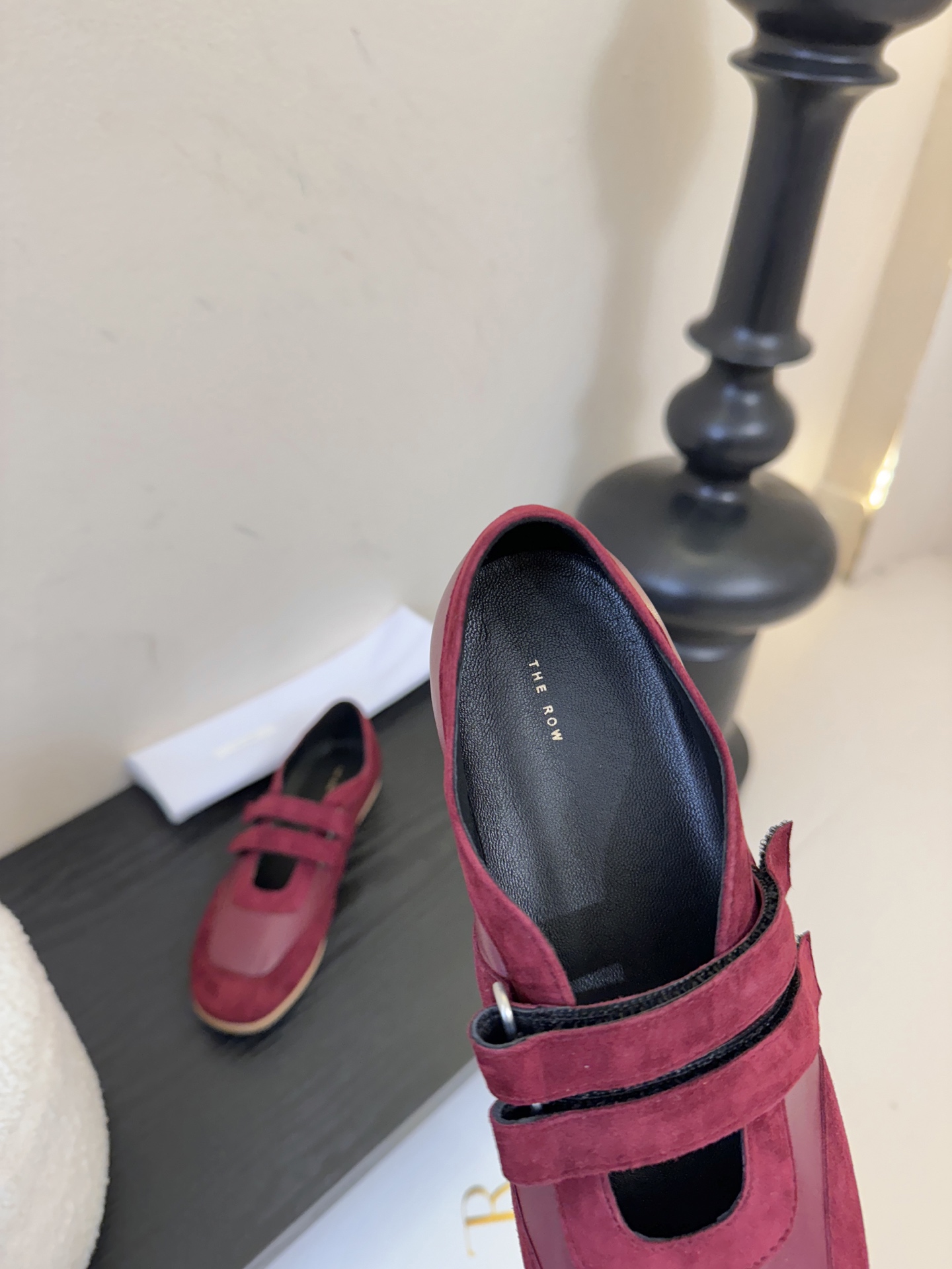 THE ROW26春夏新款魔术贴玛丽珍休闲鞋❗️时尚俏皮百搭款，简简单单版型 ，平底加简约的配色 高级耐