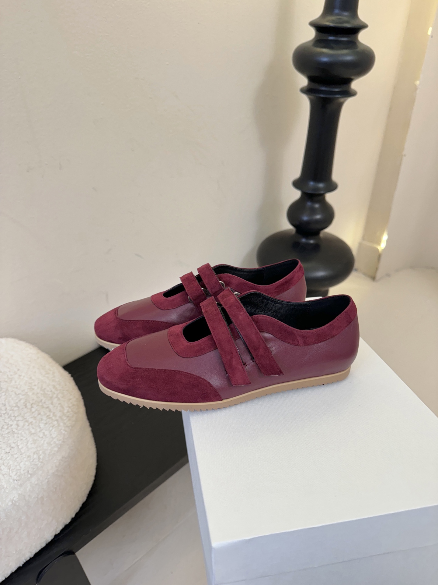 THE ROW26春夏新款魔术贴玛丽珍休闲鞋❗️时尚俏皮百搭款，简简单单版型 ，平底加简约的配色 高级耐