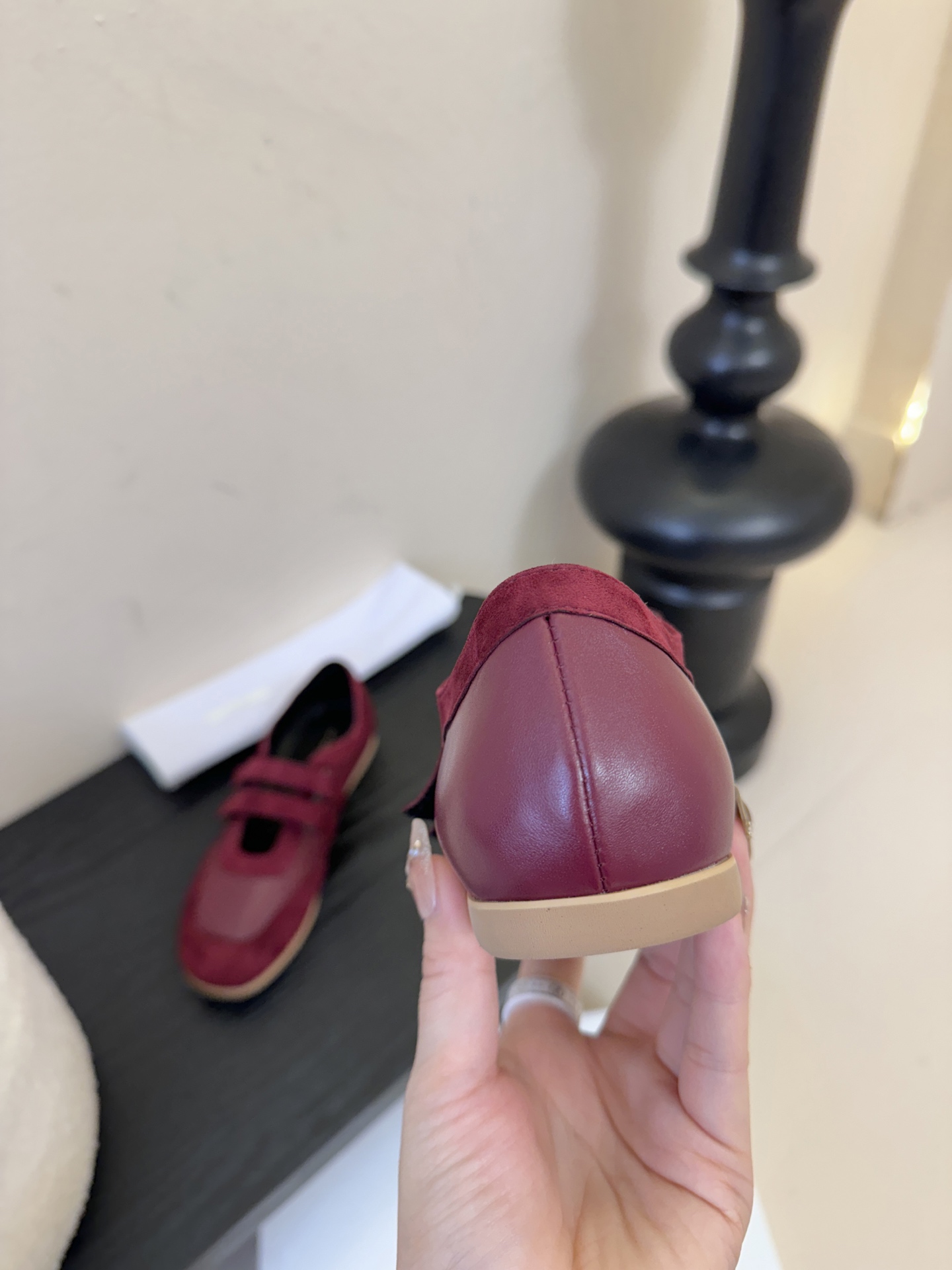 THE ROW26春夏新款魔术贴玛丽珍休闲鞋❗️时尚俏皮百搭款，简简单单版型 ，平底加简约的配色 高级耐