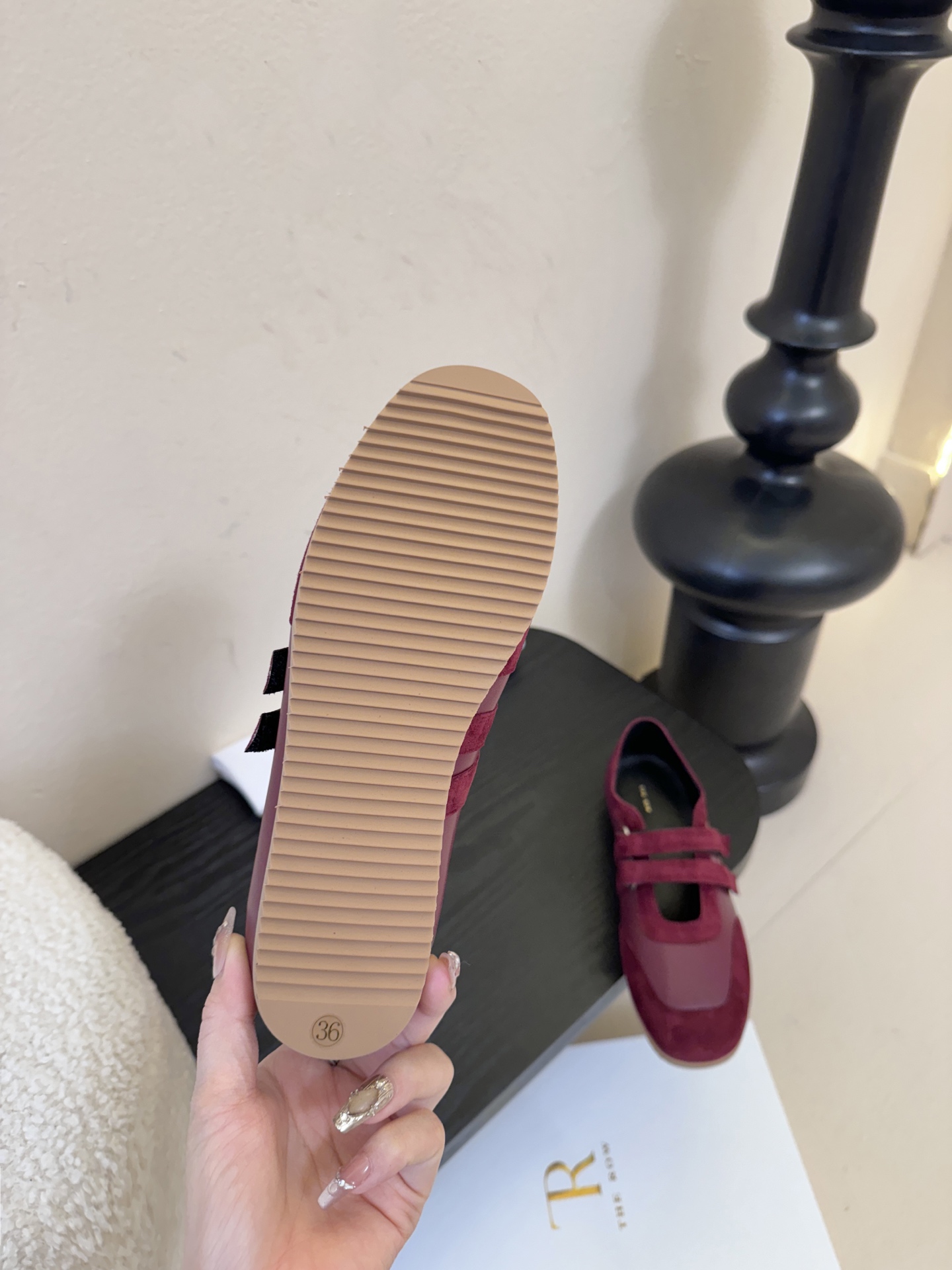 THE ROW26春夏新款魔术贴玛丽珍休闲鞋❗️时尚俏皮百搭款，简简单单版型 ，平底加简约的配色 高级耐