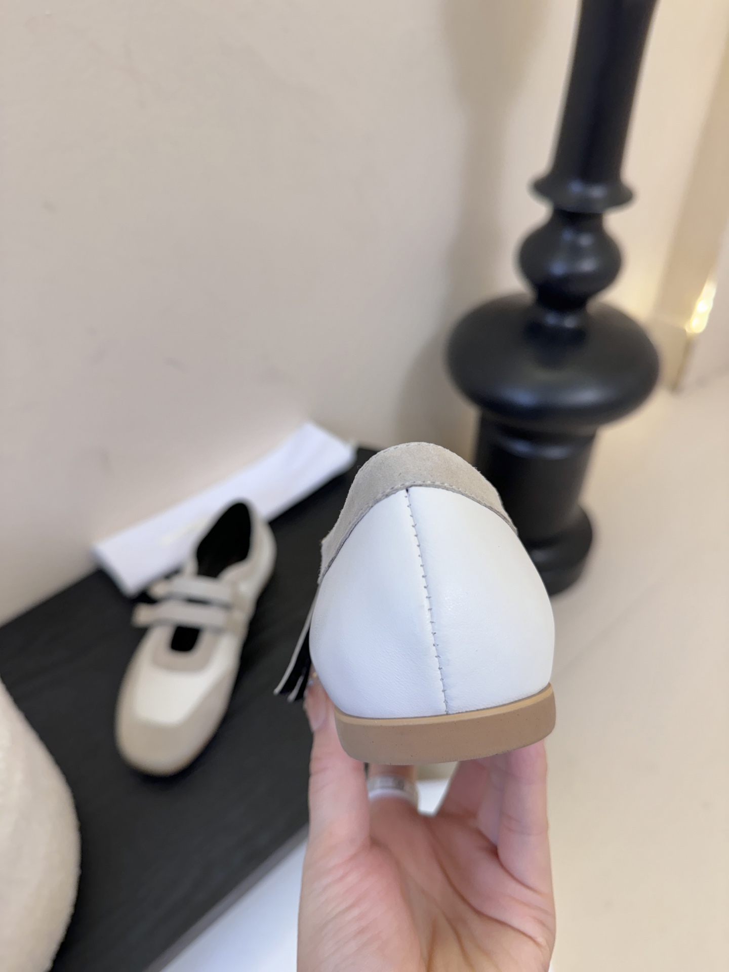 THE ROW26春夏新款魔术贴玛丽珍休闲鞋❗️时尚俏皮百搭款，简简单单版型 ，平底加简约的配色 高级耐