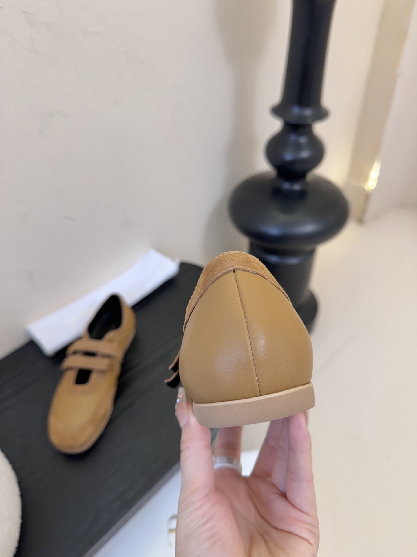 THE ROW26春夏新款魔术贴玛丽珍休闲鞋❗️时尚俏皮百搭款，简简单单版型 ，平底加简约的配色 高级耐