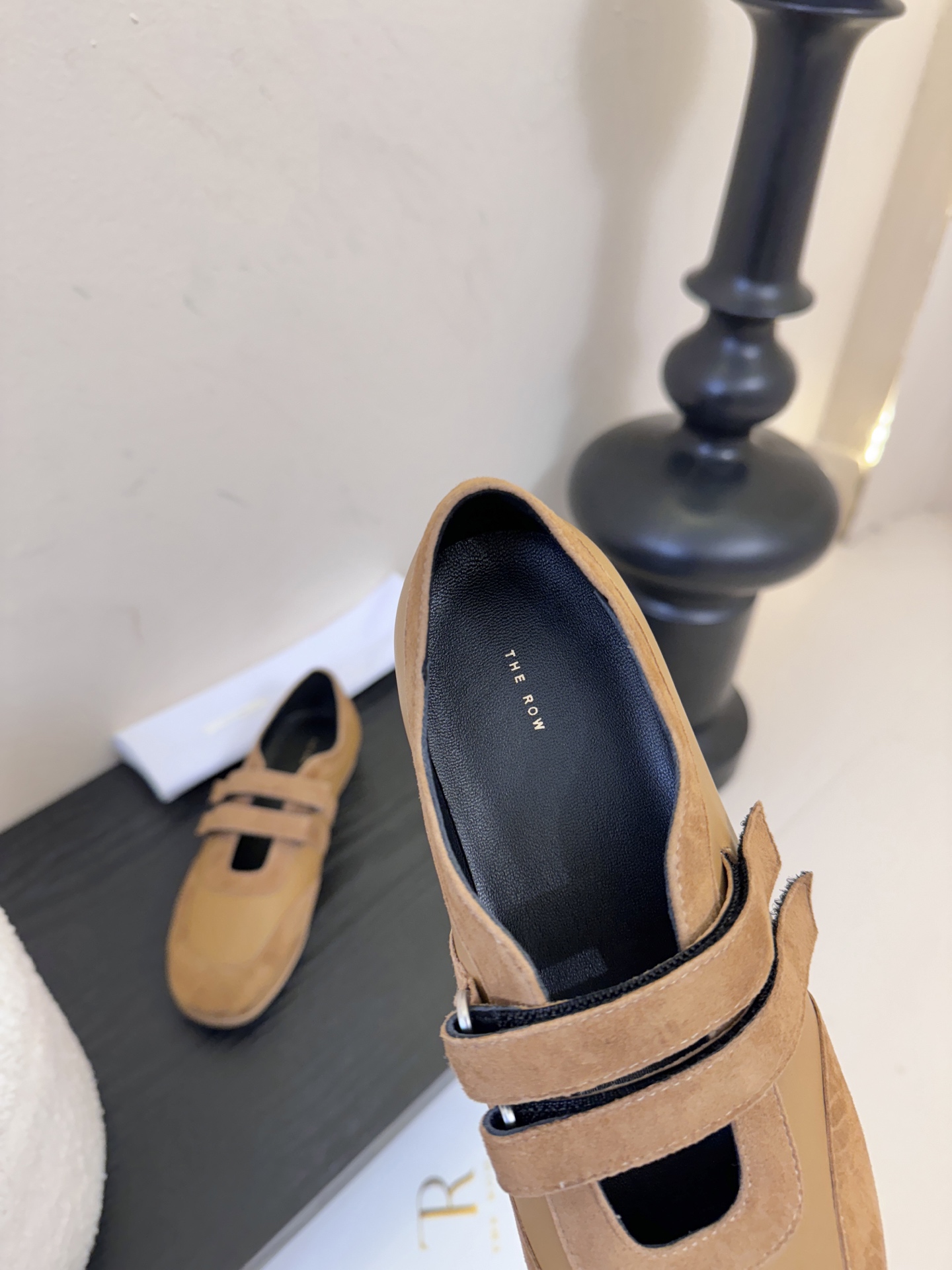 THE ROW26春夏新款魔术贴玛丽珍休闲鞋❗️时尚俏皮百搭款，简简单单版型 ，平底加简约的配色 高级耐