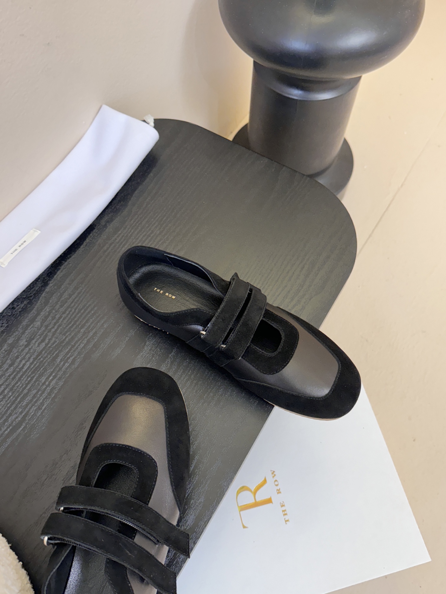 THE ROW26春夏新款魔术贴玛丽珍休闲鞋❗️时尚俏皮百搭款，简简单单版型 ，平底加简约的配色 高级耐