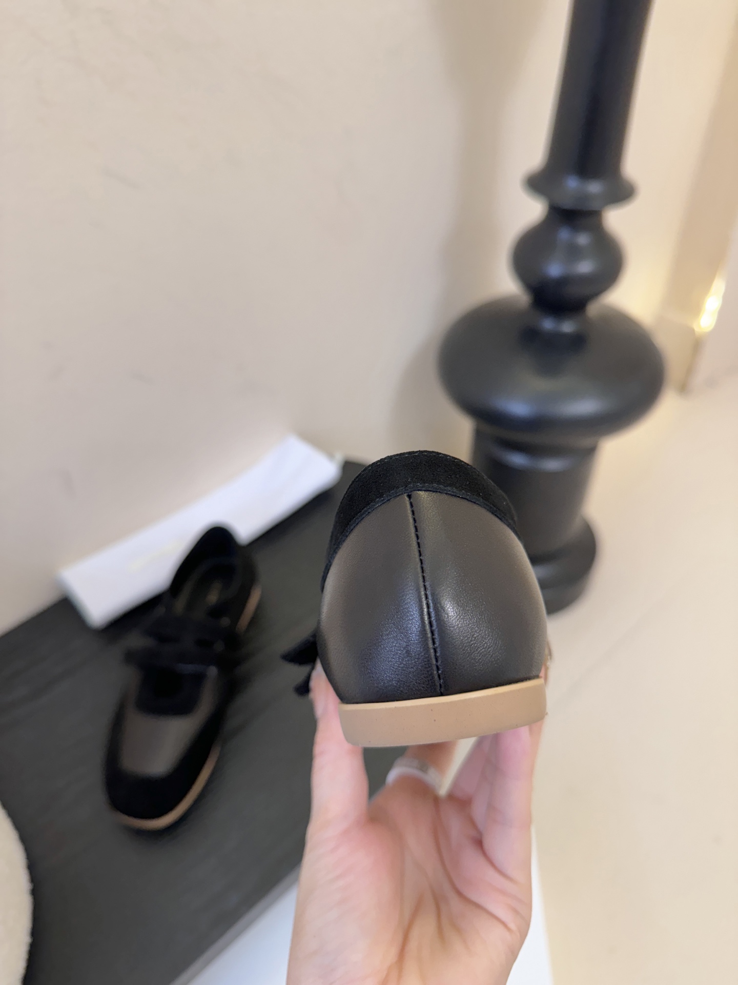 THE ROW26春夏新款魔术贴玛丽珍休闲鞋❗️时尚俏皮百搭款，简简单单版型 ，平底加简约的配色 高级耐