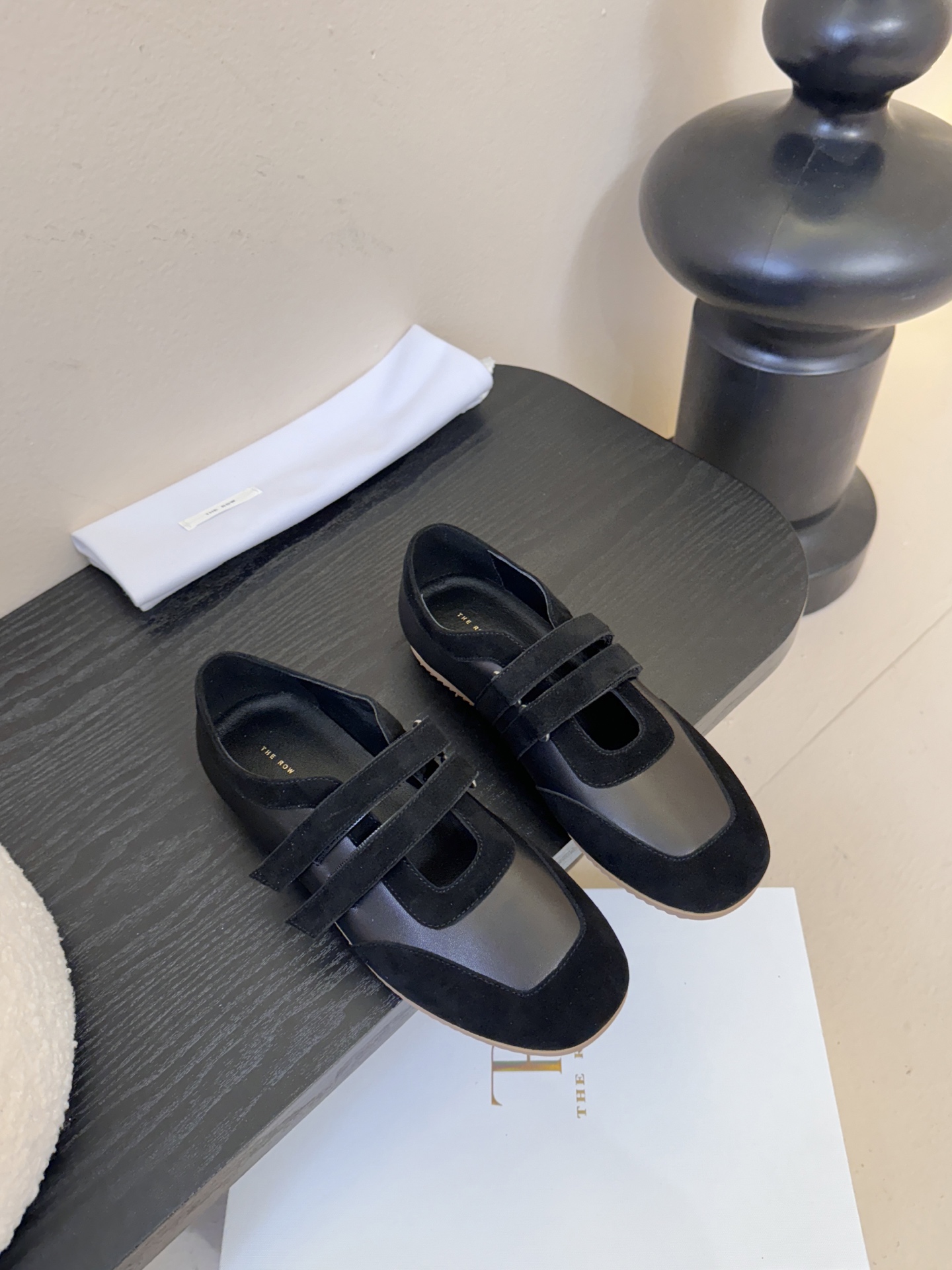 THE ROW26春夏新款魔术贴玛丽珍休闲鞋❗️时尚俏皮百搭款，简简单单版型 ，平底加简约的配色 高级耐