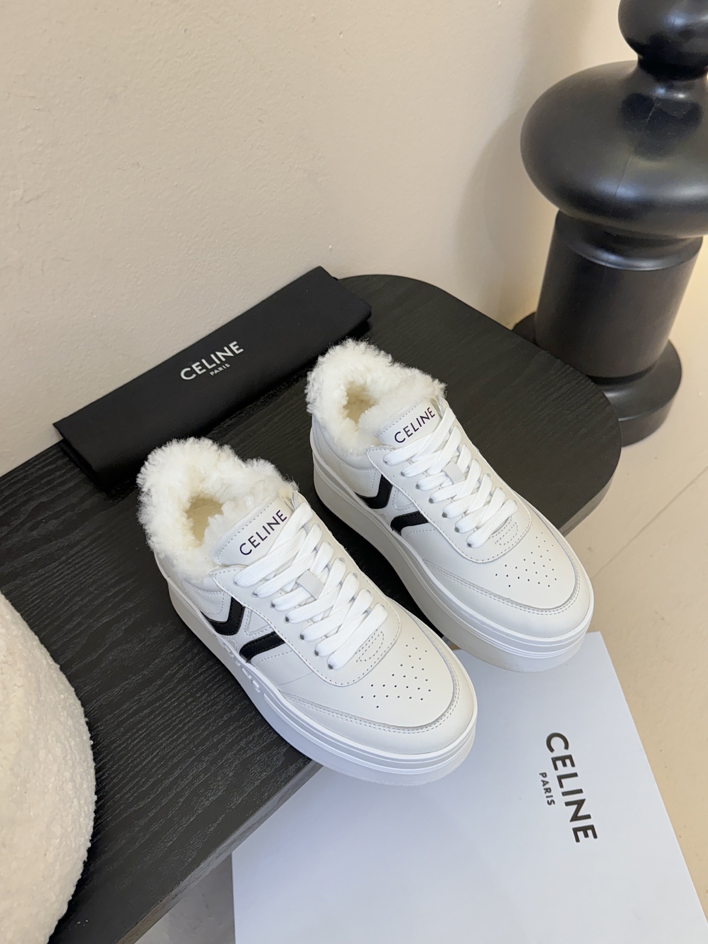 CELINE思琳赛琳CELINE RUNNER CR-03运动鞋👟鞋舌和鞋后帮饰有CELINE标志运动鞋