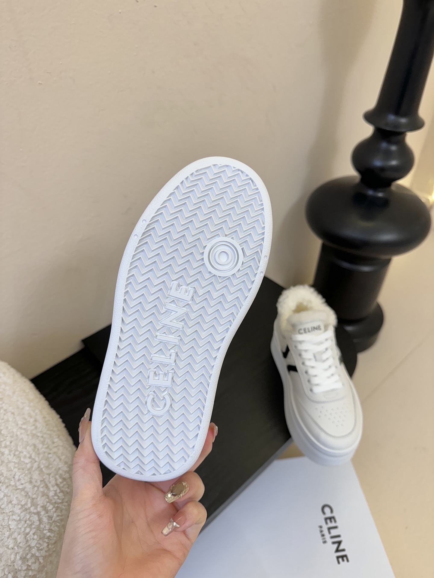 CELINE思琳赛琳CELINE RUNNER CR-03运动鞋👟鞋舌和鞋后帮饰有CELINE标志运动鞋