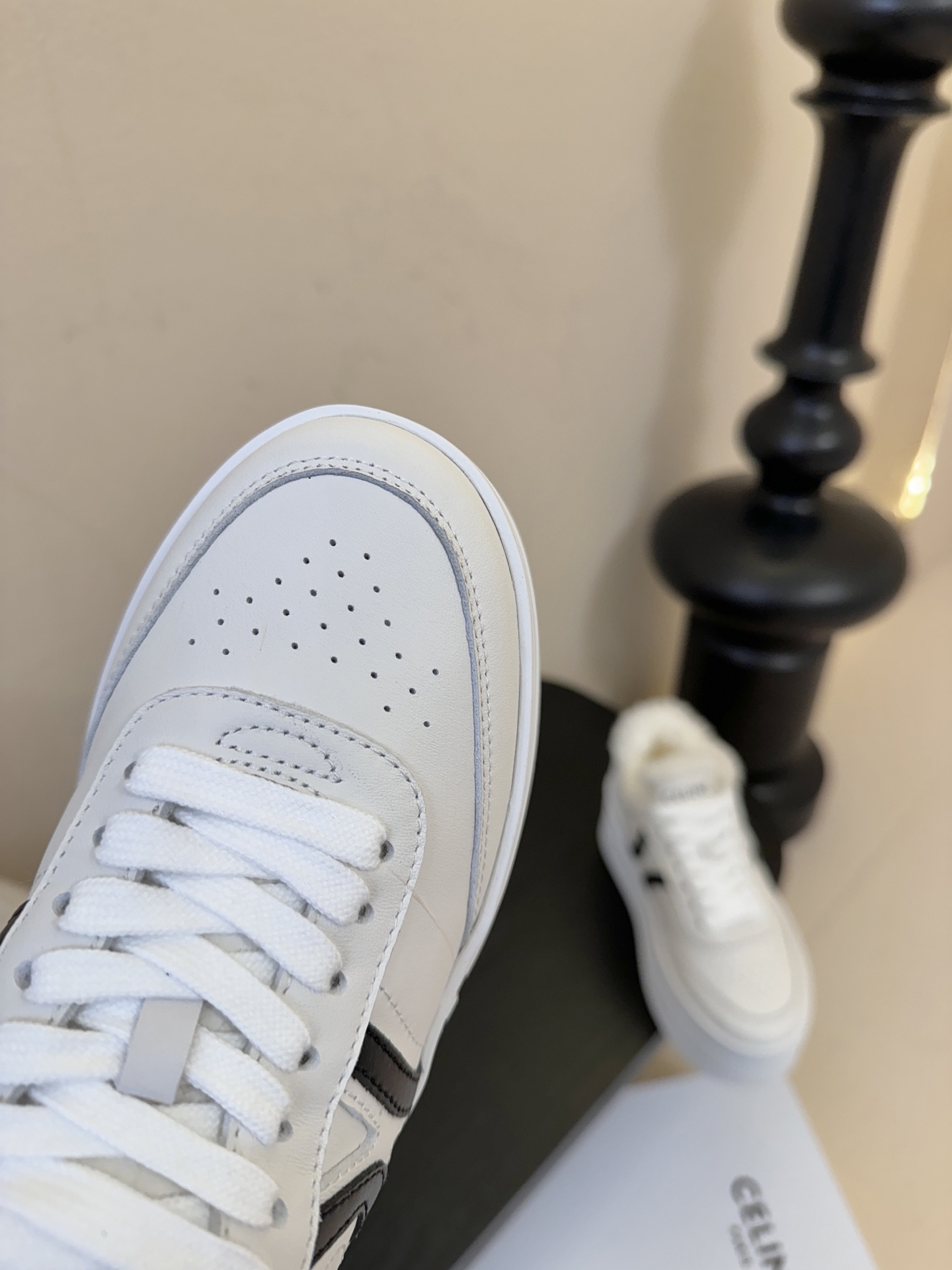 CELINE思琳赛琳CELINE RUNNER CR-03运动鞋👟鞋舌和鞋后帮饰有CELINE标志运动鞋