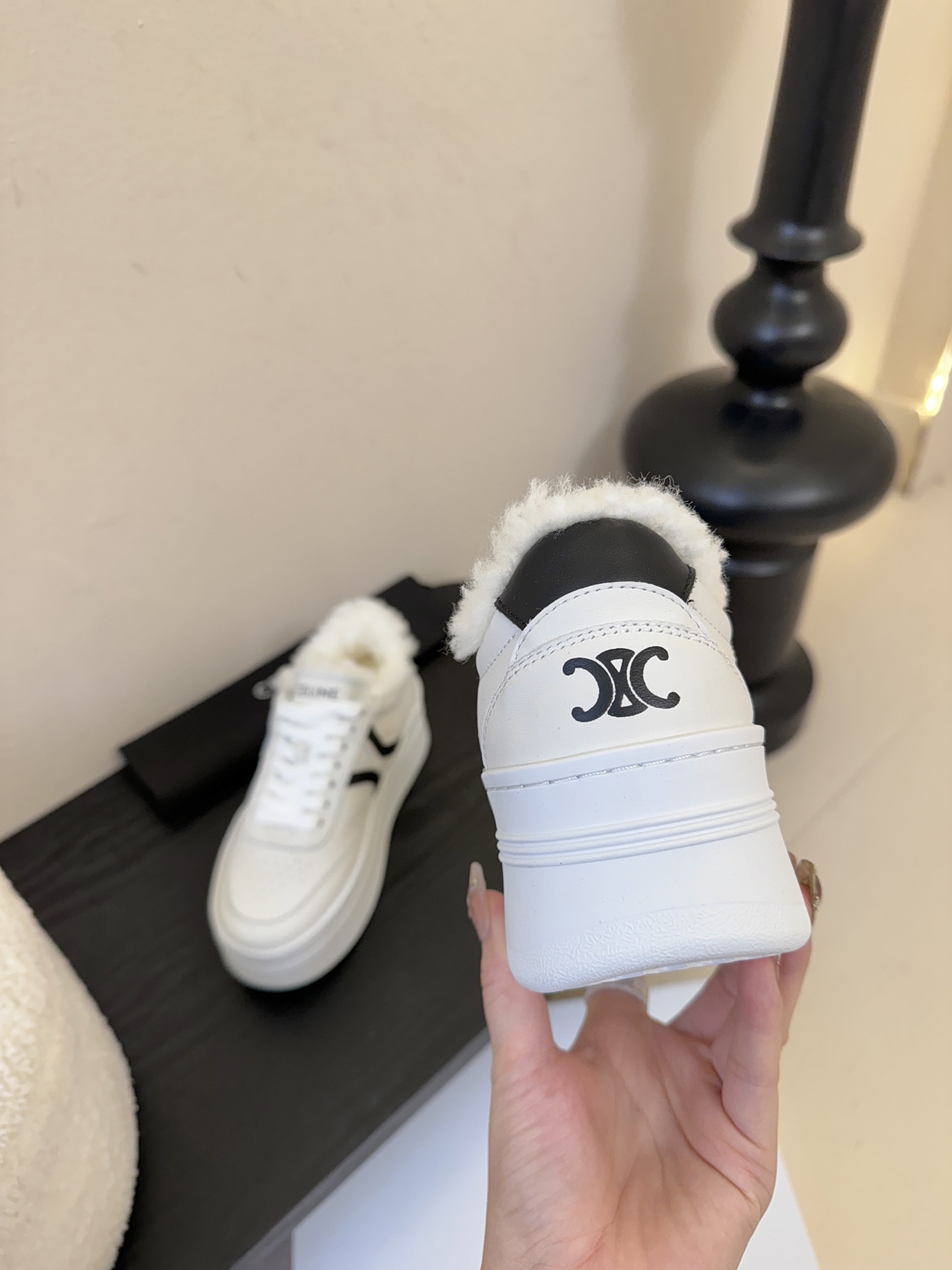 CELINE思琳赛琳CELINE RUNNER CR-03运动鞋👟鞋舌和鞋后帮饰有CELINE标志运动鞋