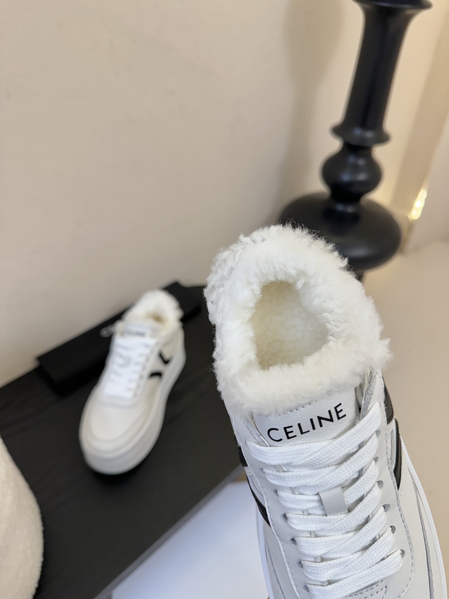 CELINE思琳赛琳CELINE RUNNER CR-03运动鞋👟鞋舌和鞋后帮饰有CELINE标志运动鞋