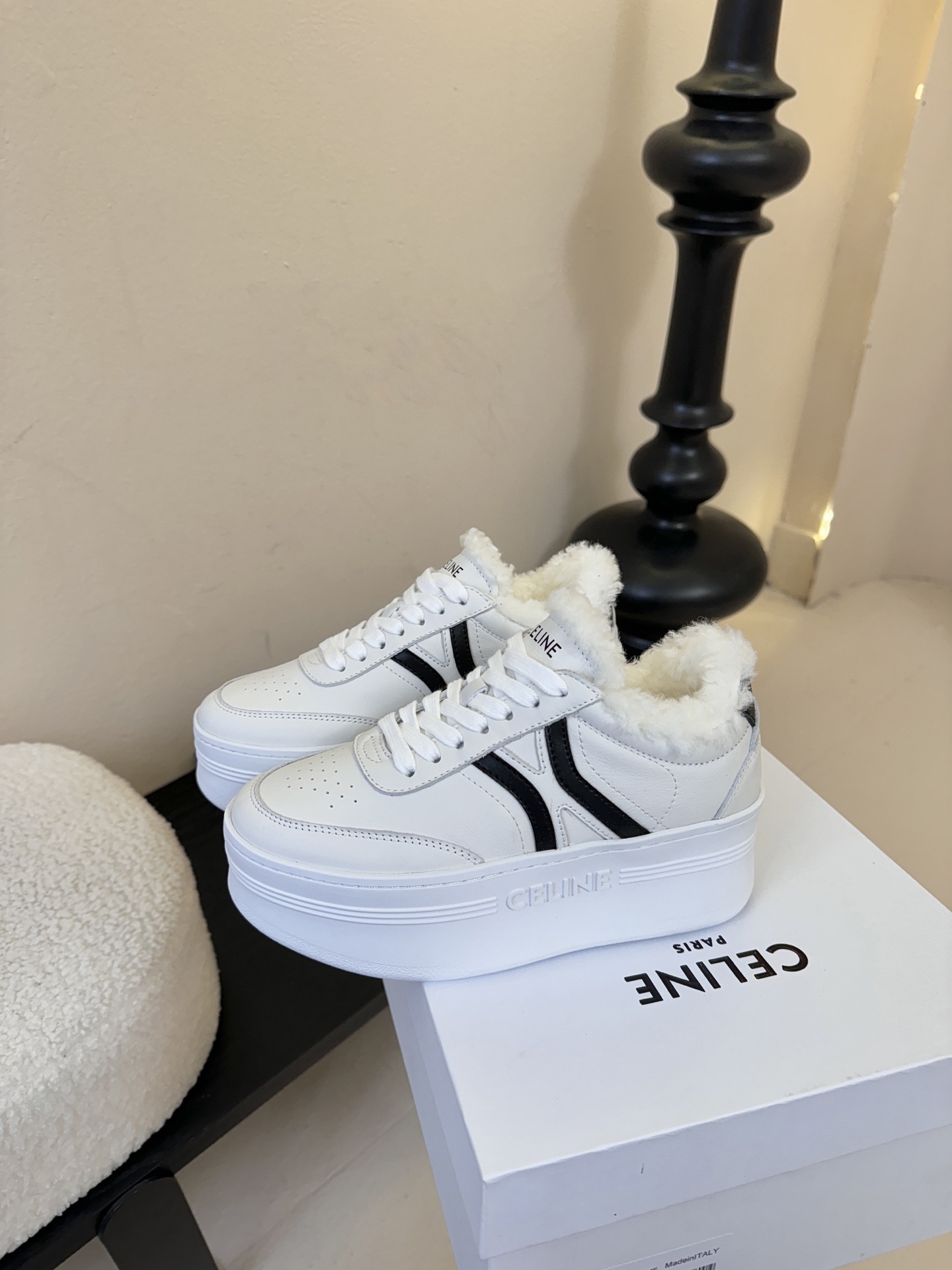 CELINE思琳赛琳CELINE RUNNER CR-03运动鞋👟鞋舌和鞋后帮饰有CELINE标志运动鞋