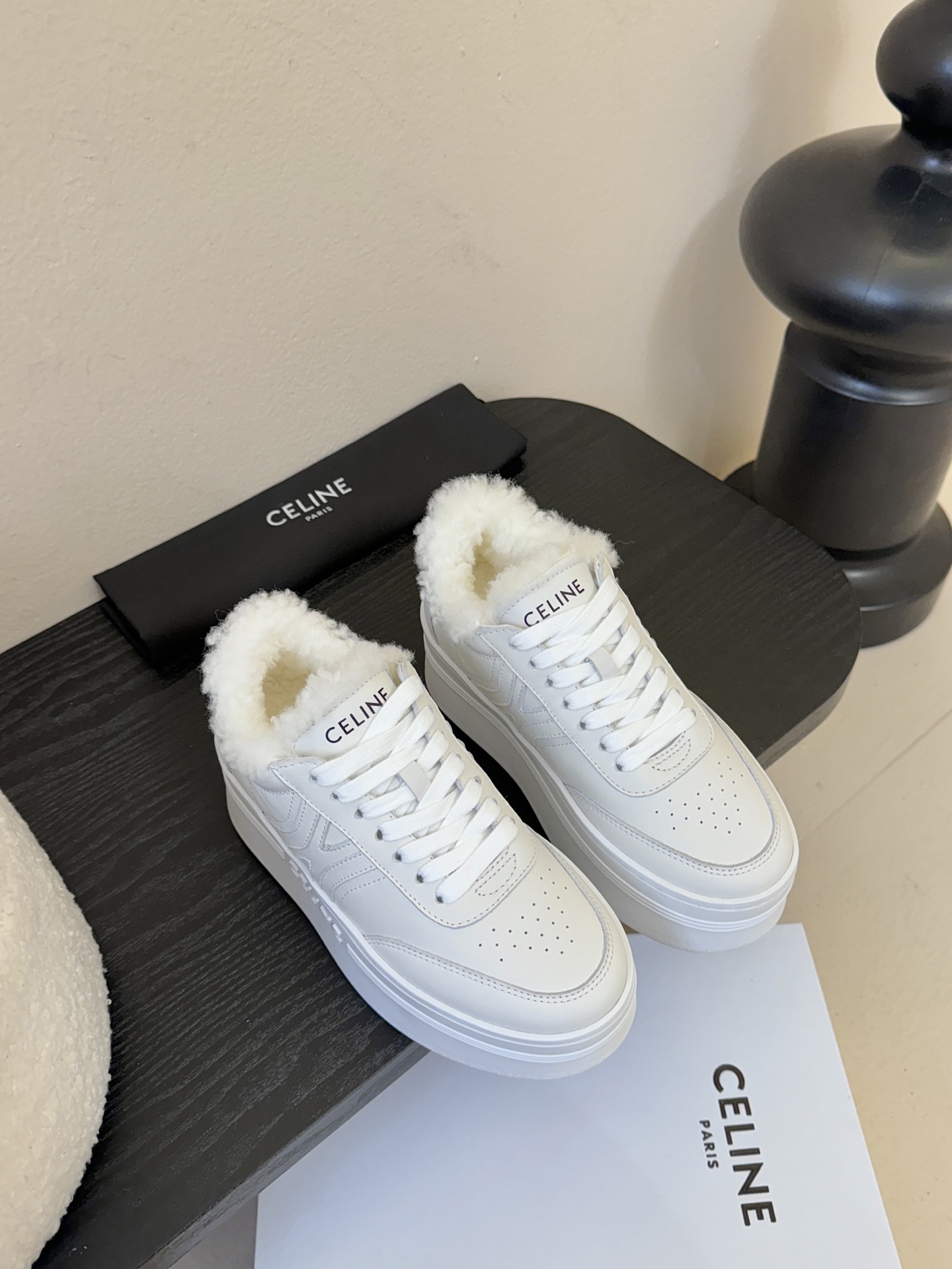 CELINE思琳赛琳CELINE RUNNER CR-03运动鞋👟鞋舌和鞋后帮饰有CELINE标志运动鞋