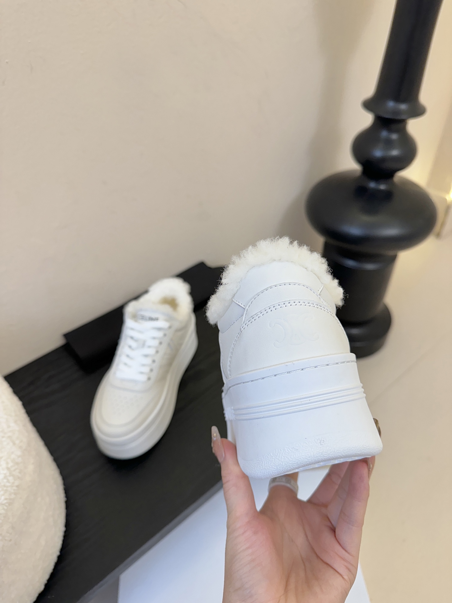 CELINE思琳赛琳CELINE RUNNER CR-03运动鞋👟鞋舌和鞋后帮饰有CELINE标志运动鞋