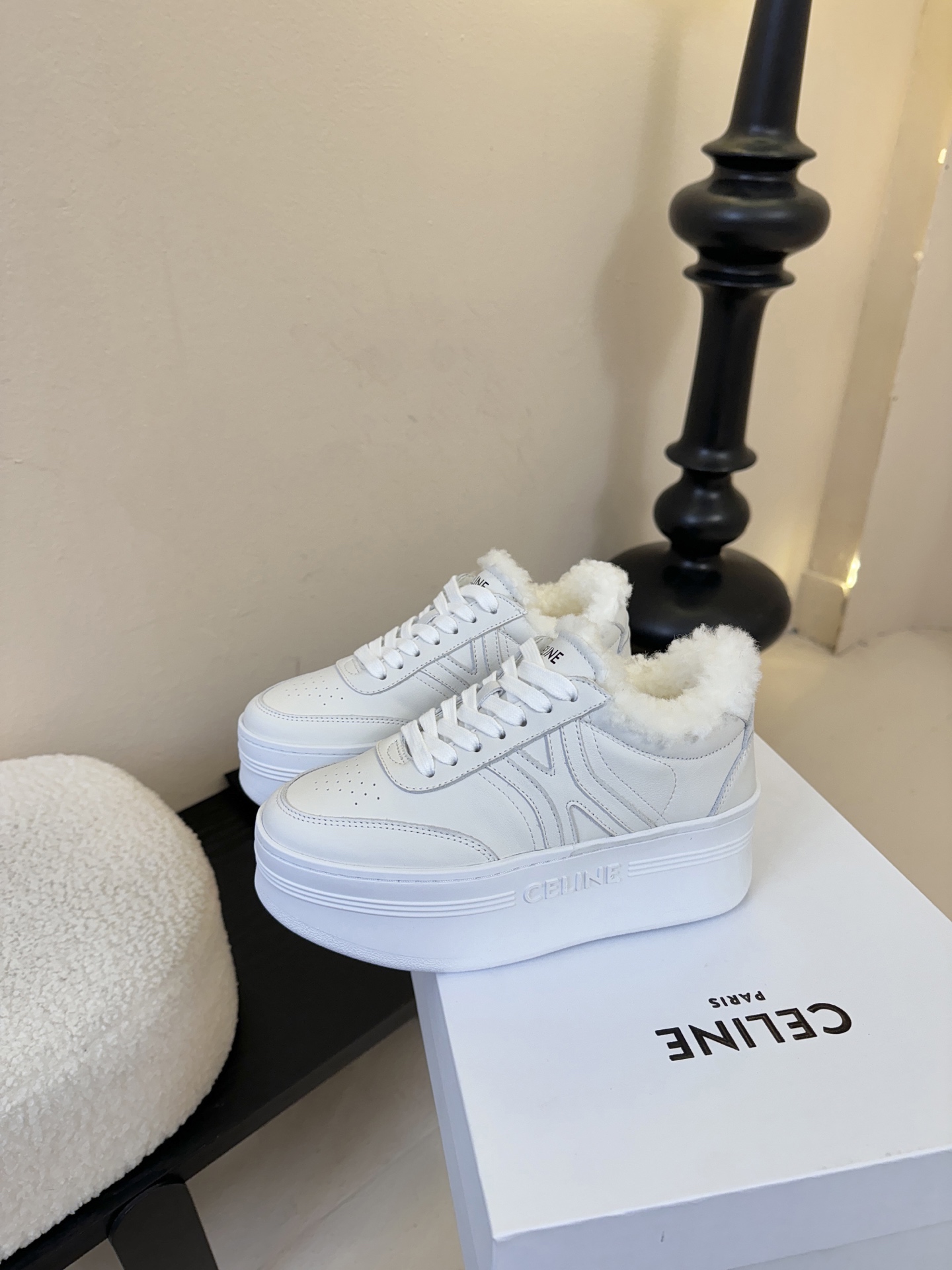 CELINE思琳赛琳CELINE RUNNER CR-03运动鞋👟鞋舌和鞋后帮饰有CELINE标志运动鞋