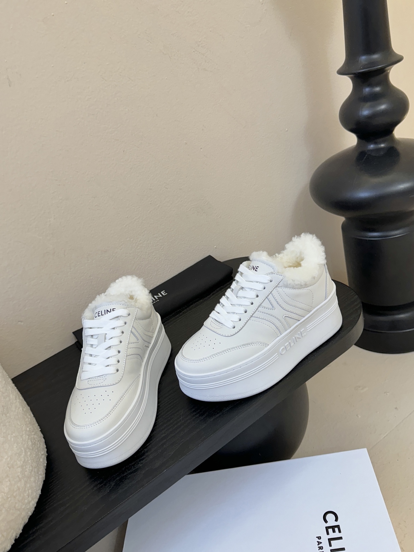 CELINE思琳赛琳CELINE RUNNER CR-03运动鞋👟鞋舌和鞋后帮饰有CELINE标志运动鞋