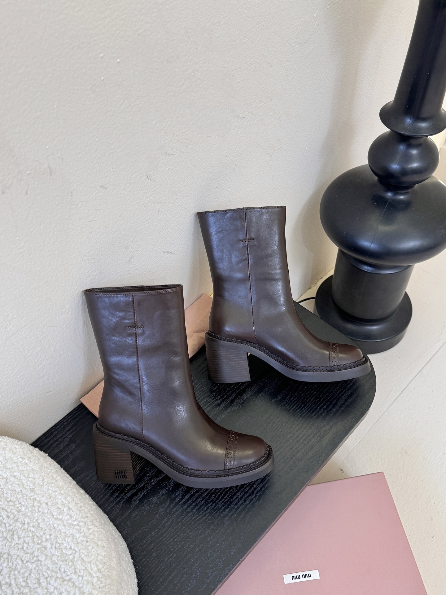 Miumiu秋冬限量走秀款中筒靴！今年最值得入手的靴子 没有之一！miumiu今年秋冬确实很精彩啊 酷炫