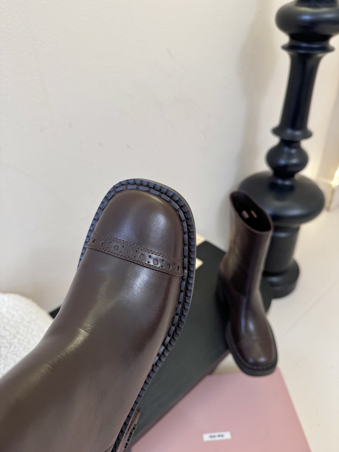 Miumiu秋冬限量走秀款中筒靴！今年最值得入手的靴子 没有之一！miumiu今年秋冬确实很精彩啊 酷炫