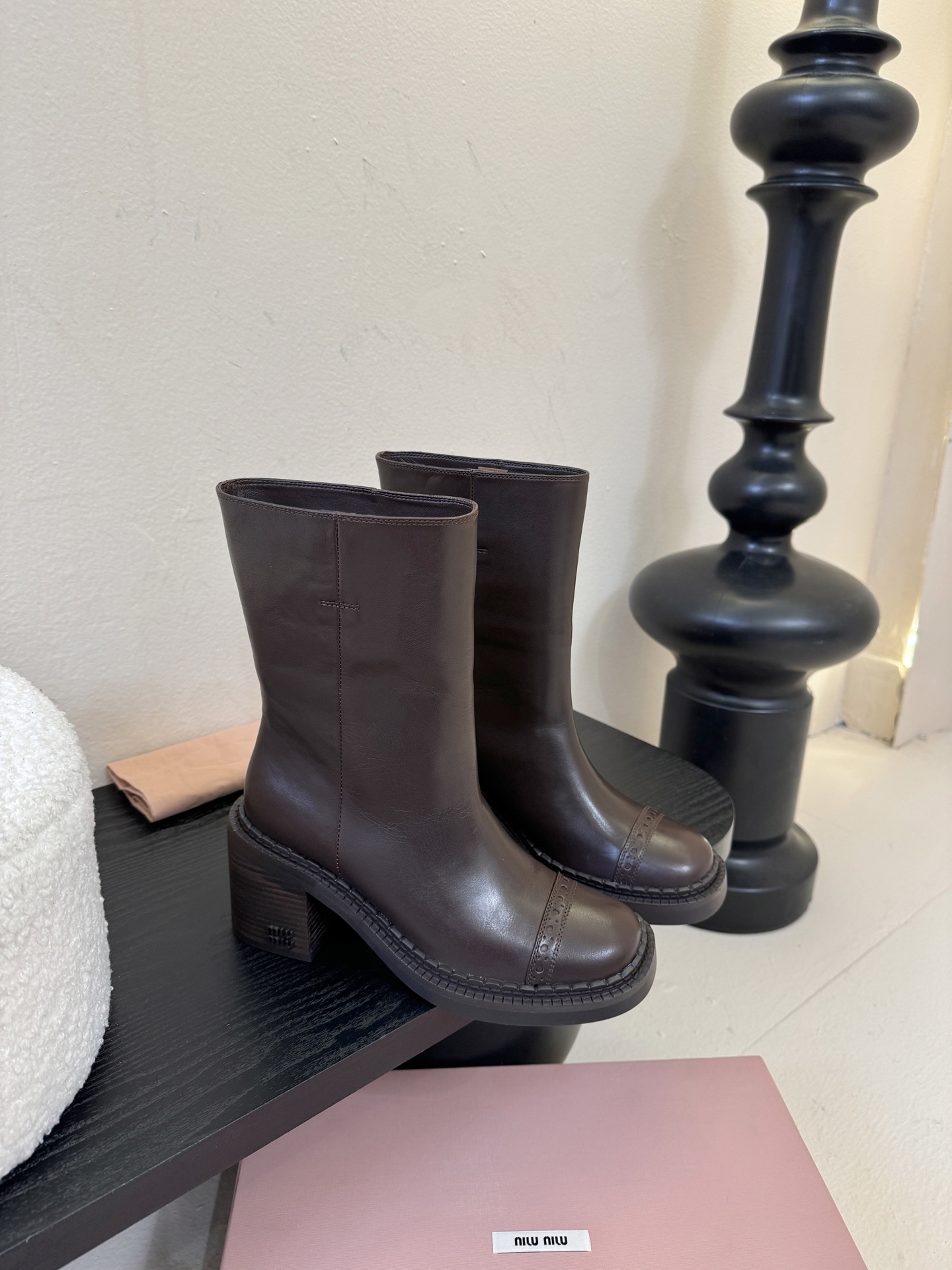 Miumiu秋冬限量走秀款中筒靴！今年最值得入手的靴子 没有之一！miumiu今年秋冬确实很精彩啊 酷炫