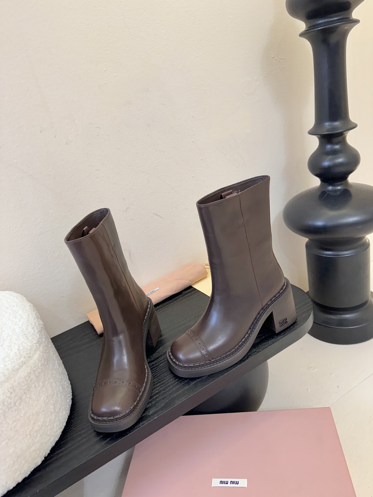 Miumiu秋冬限量走秀款中筒靴！今年最值得入手的靴子 没有之一！miumiu今年秋冬确实很精彩啊 酷炫