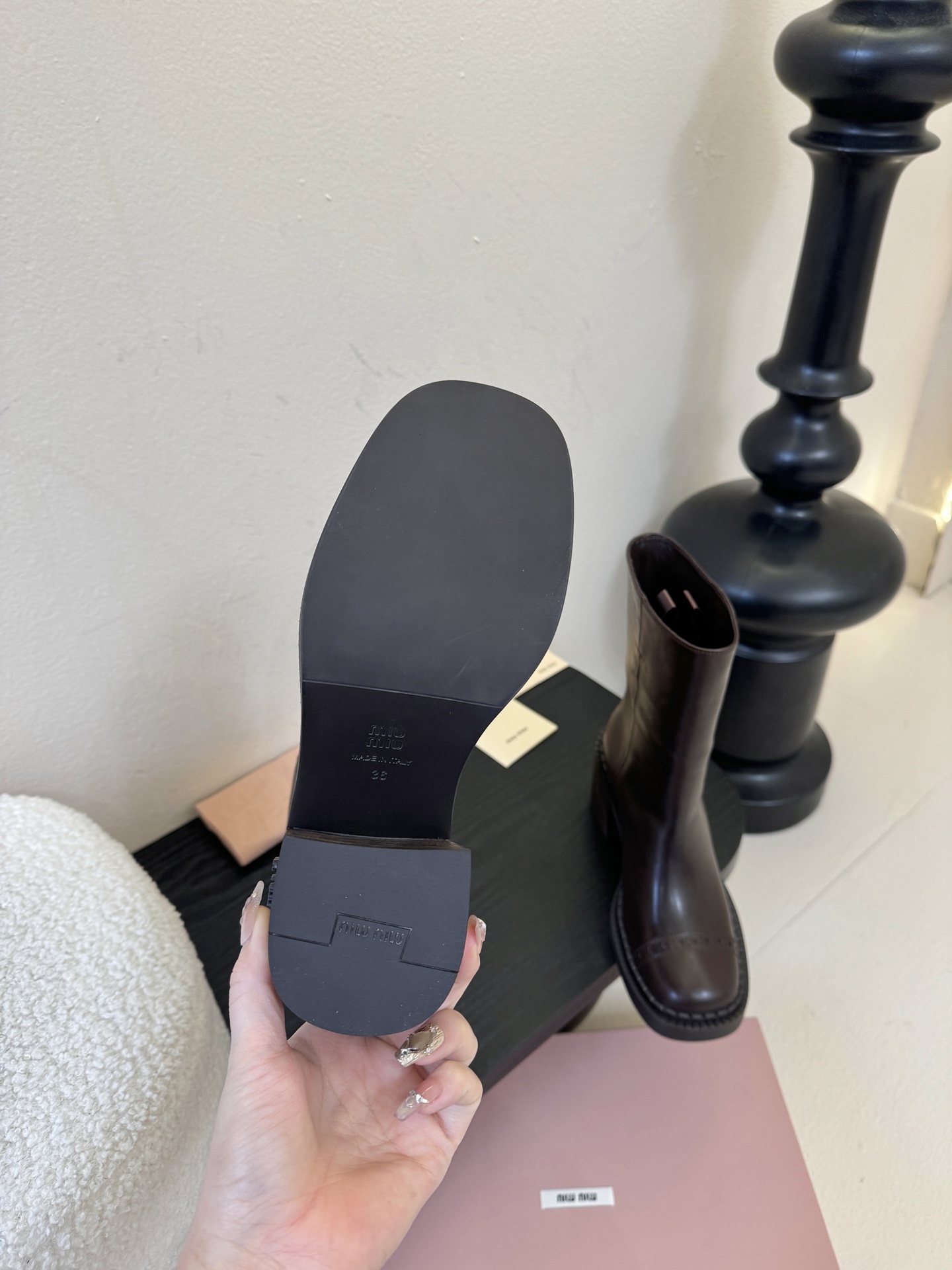 Miumiu秋冬限量走秀款中筒靴！今年最值得入手的靴子 没有之一！miumiu今年秋冬确实很精彩啊 酷炫