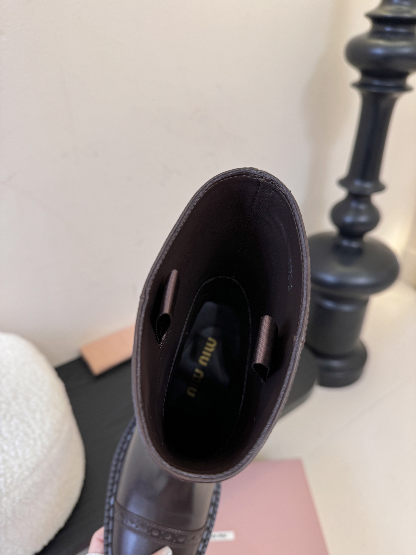 Miumiu秋冬限量走秀款中筒靴！今年最值得入手的靴子 没有之一！miumiu今年秋冬确实很精彩啊 酷炫