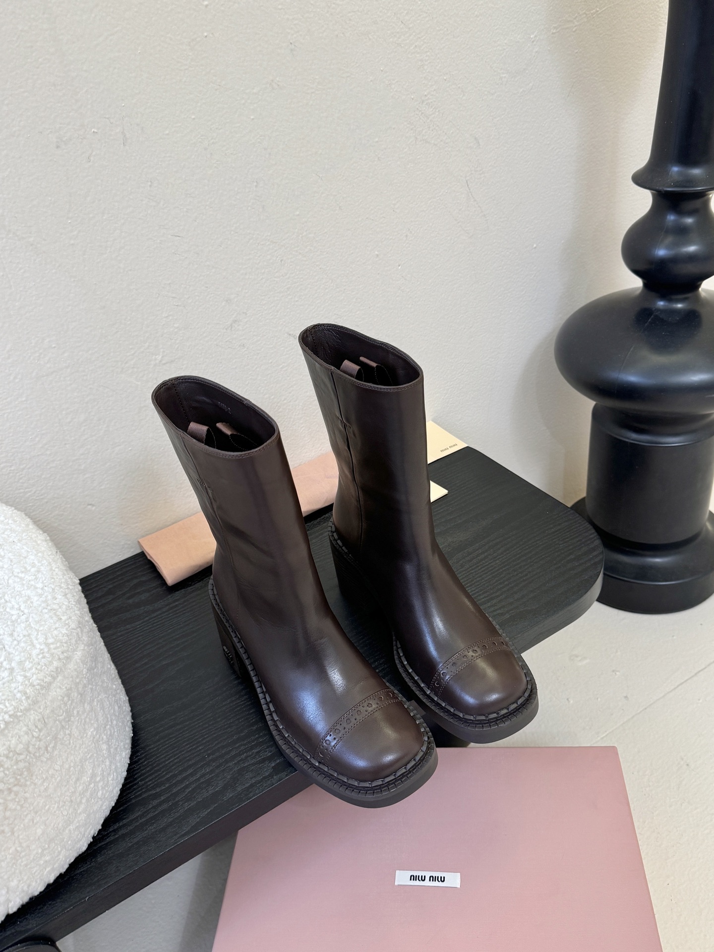 Miumiu秋冬限量走秀款中筒靴！今年最值得入手的靴子 没有之一！miumiu今年秋冬确实很精彩啊 酷炫