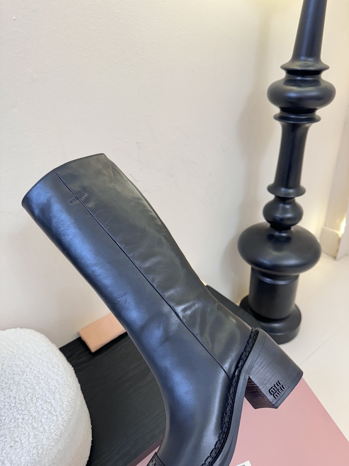 Miumiu秋冬限量走秀款中筒靴！今年最值得入手的靴子 没有之一！miumiu今年秋冬确实很精彩啊 酷炫