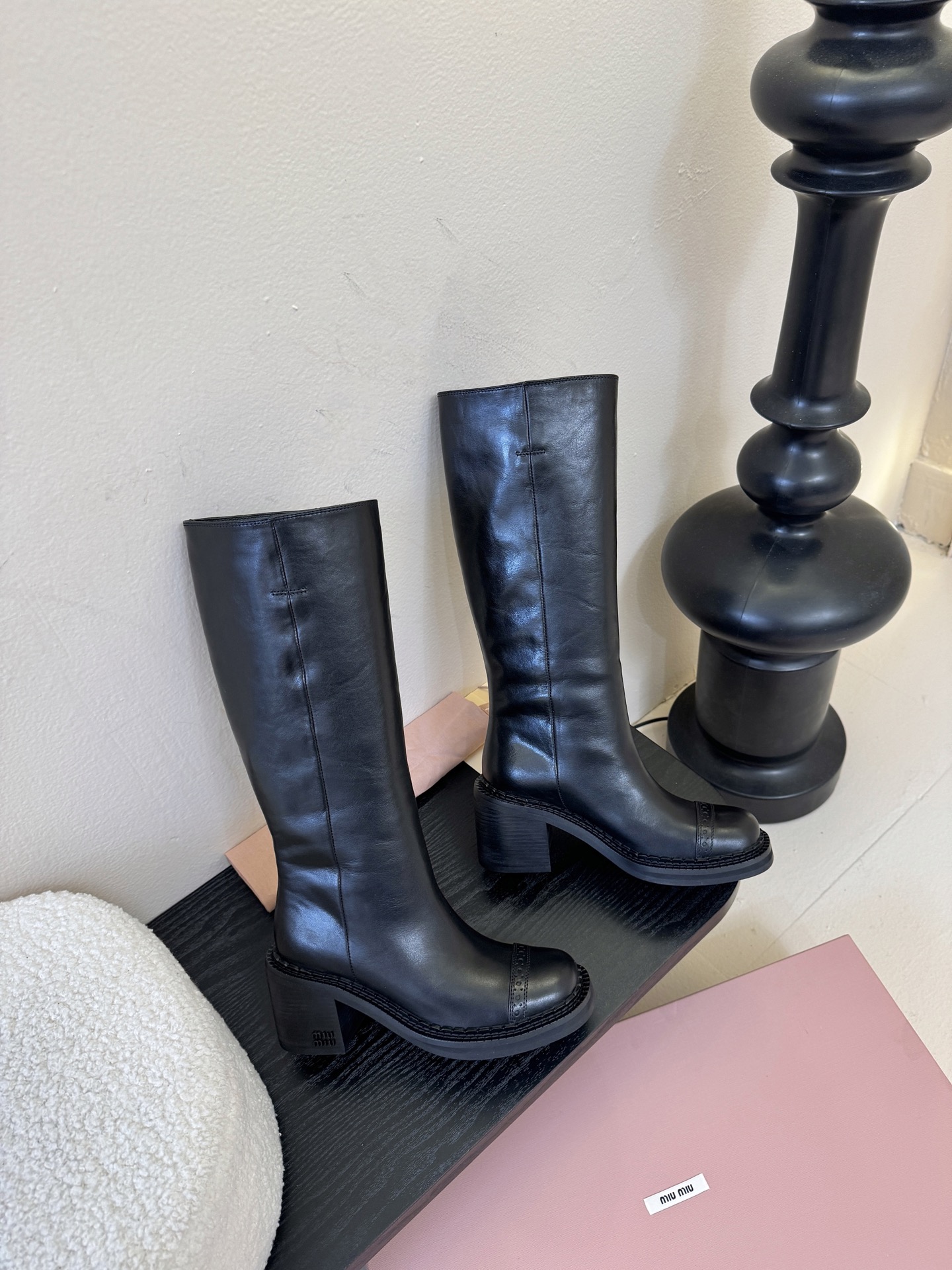 Miumiu秋冬限量走秀款中筒靴！今年最值得入手的靴子 没有之一！miumiu今年秋冬确实很精彩啊 酷炫