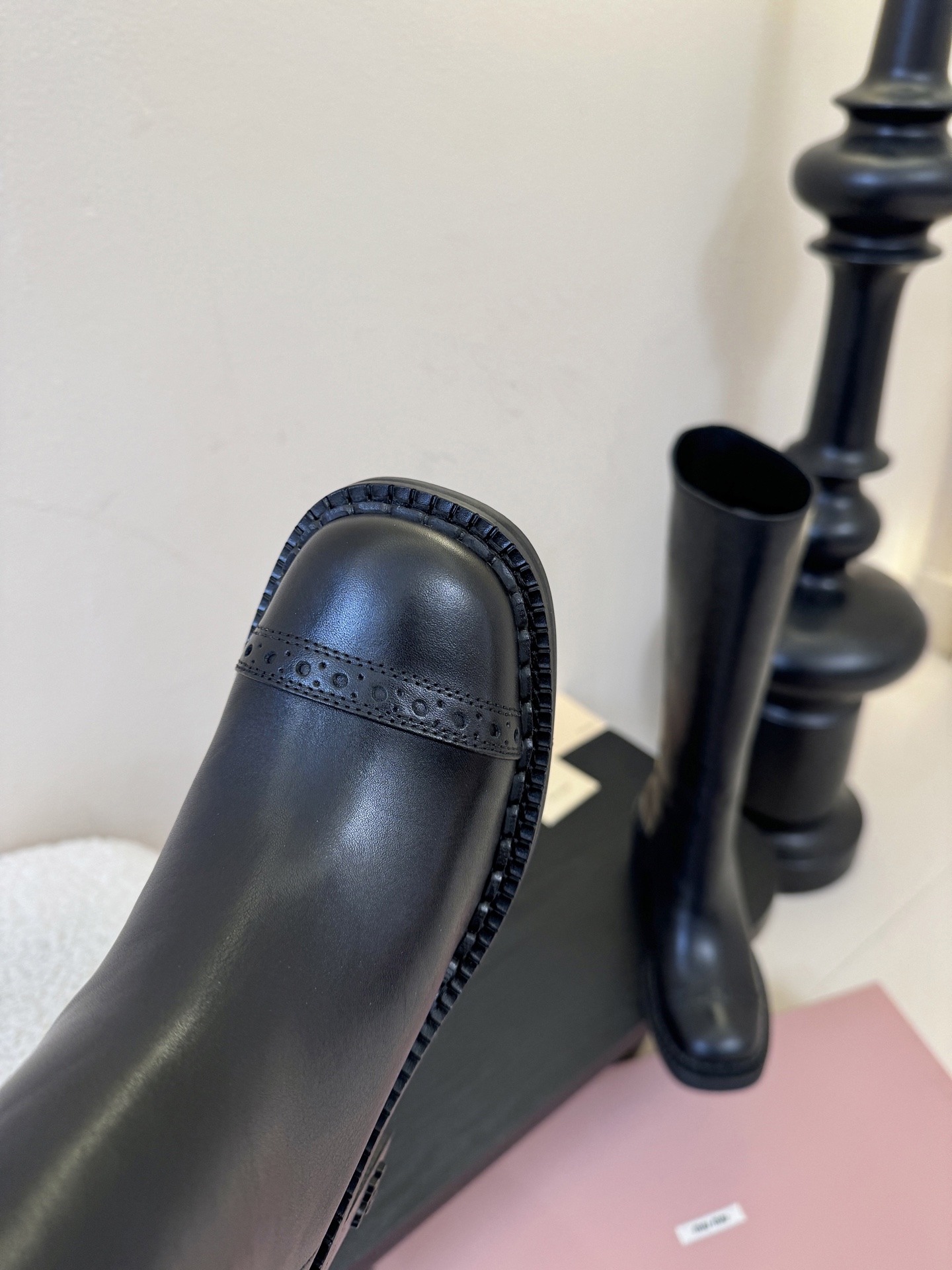 Miumiu秋冬限量走秀款中筒靴！今年最值得入手的靴子 没有之一！miumiu今年秋冬确实很精彩啊 酷炫