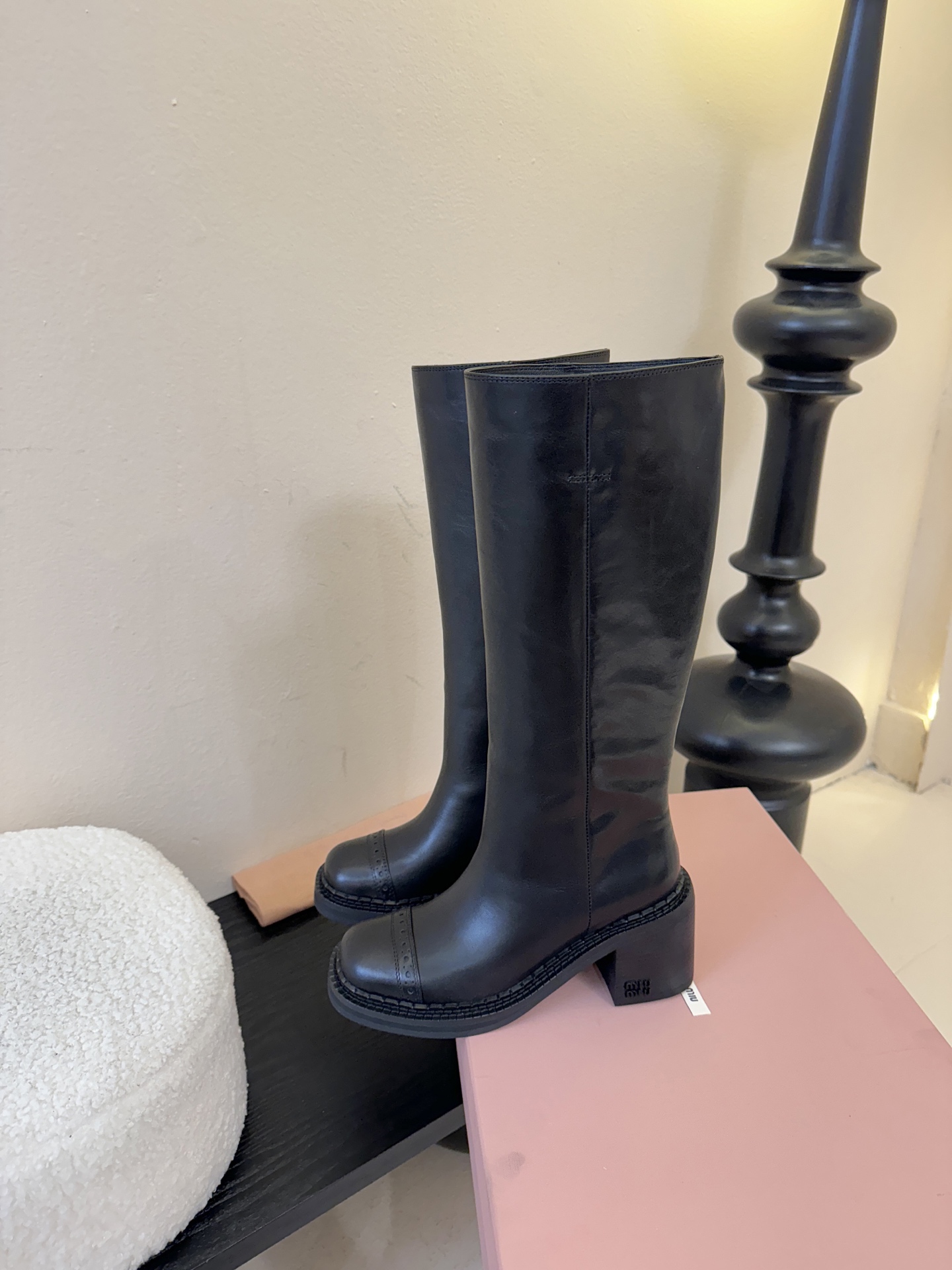 Miumiu秋冬限量走秀款中筒靴！今年最值得入手的靴子 没有之一！miumiu今年秋冬确实很精彩啊 酷炫