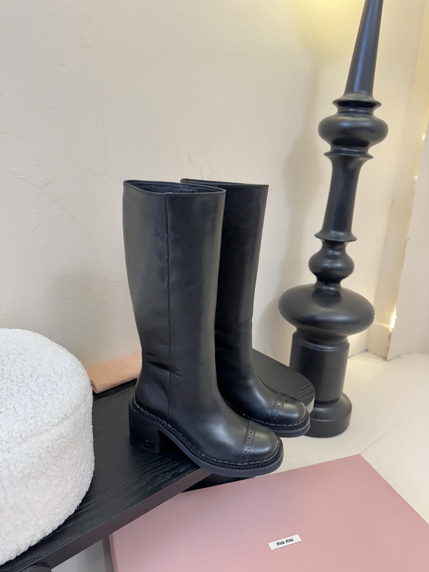 Miumiu秋冬限量走秀款中筒靴！今年最值得入手的靴子 没有之一！miumiu今年秋冬确实很精彩啊 酷炫
