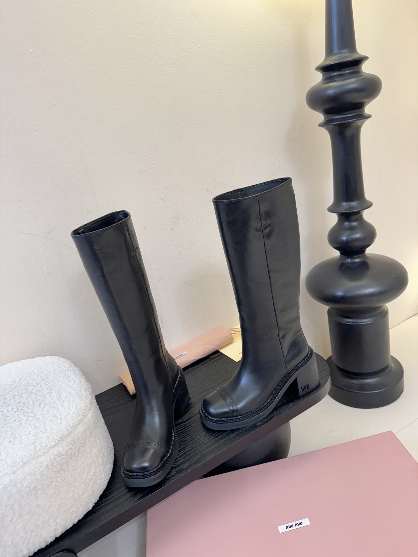 Miumiu秋冬限量走秀款中筒靴！今年最值得入手的靴子 没有之一！miumiu今年秋冬确实很精彩啊 酷炫