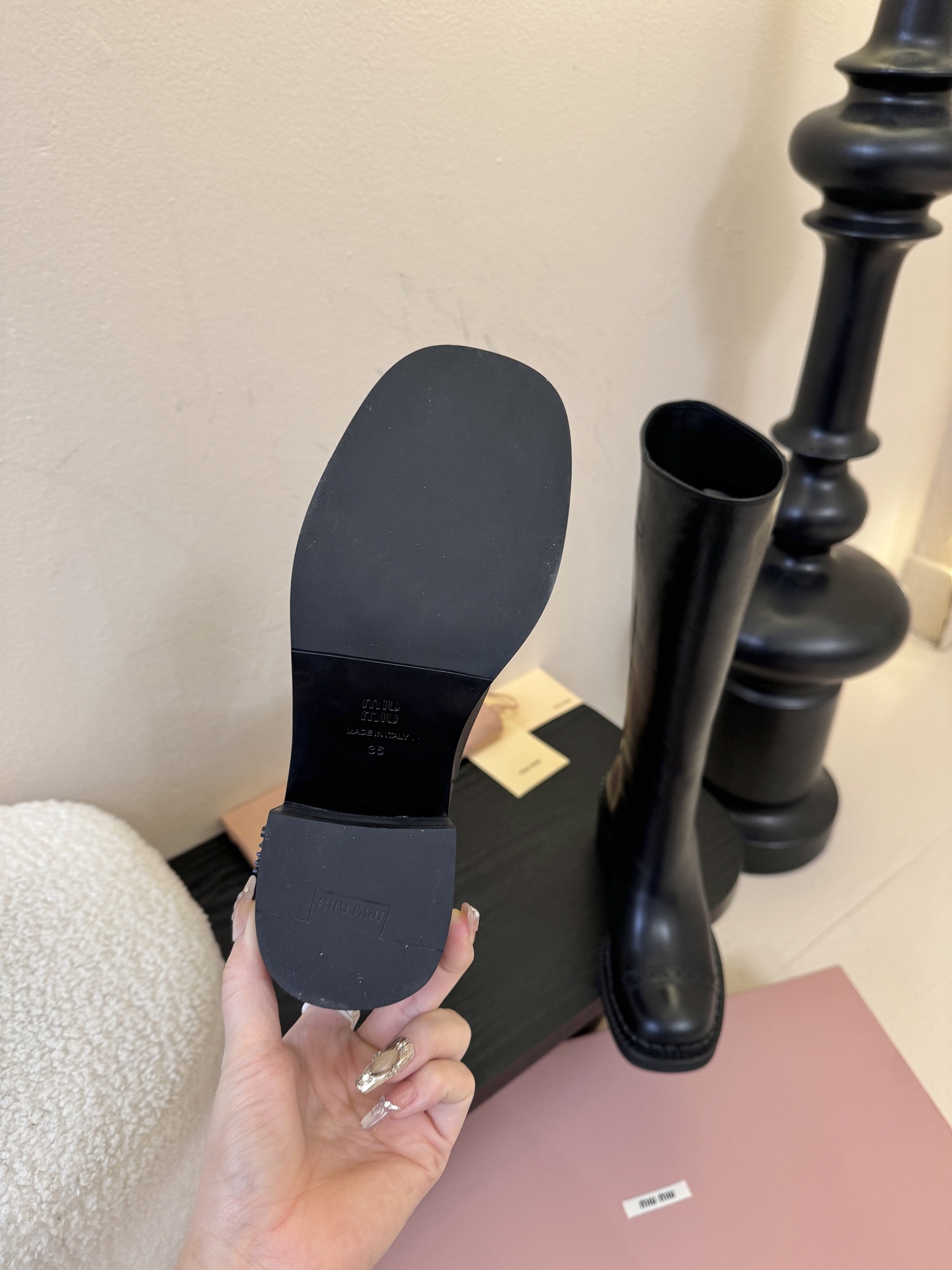 Miumiu秋冬限量走秀款中筒靴！今年最值得入手的靴子 没有之一！miumiu今年秋冬确实很精彩啊 酷炫