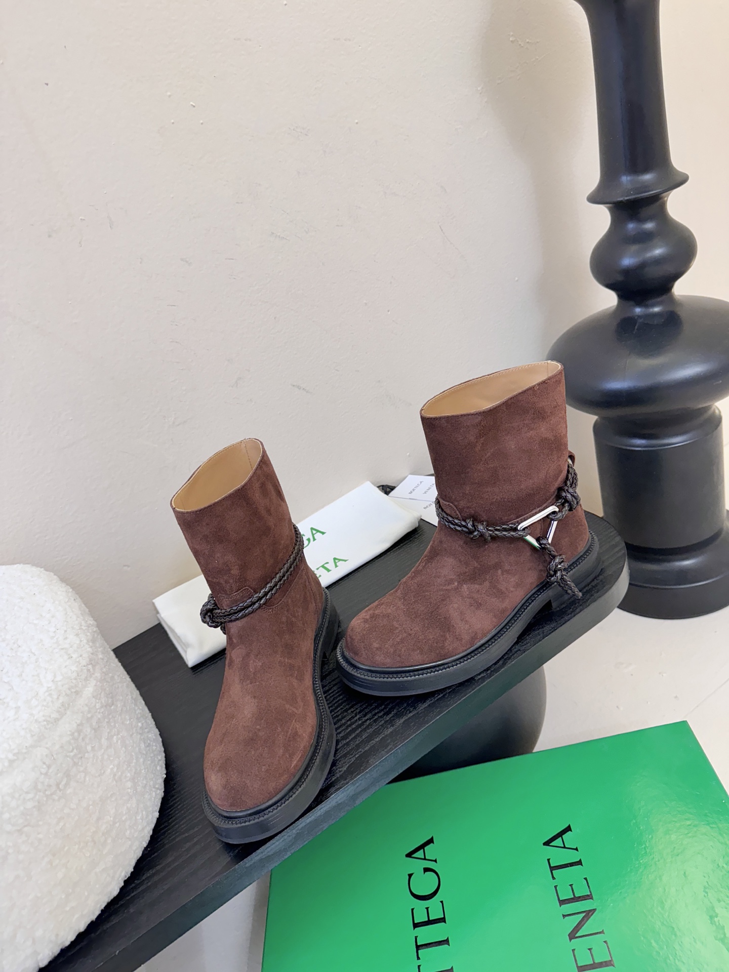 长靴短靴Bottega Veneta BV一脚蹬时尚 短靴 骑士靴太酷了 一眼就爱上，这双绳结靴必须锁死